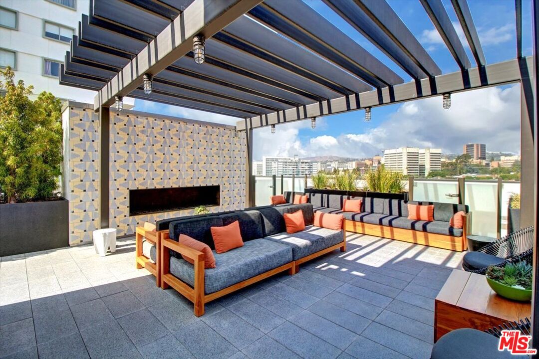 Los Angeles, California, 90024, United States, 2 Bedrooms Bedrooms, ,2 BathroomsBathrooms,Residential,For Sale,1940220