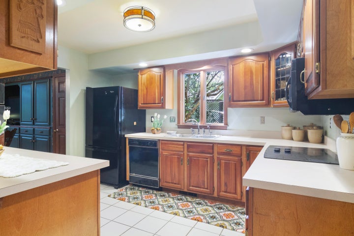 Valparaiso, Indiana, 46385, United States, 4 Bedrooms Bedrooms, ,4 BathroomsBathrooms,Residential,For Sale,1945024