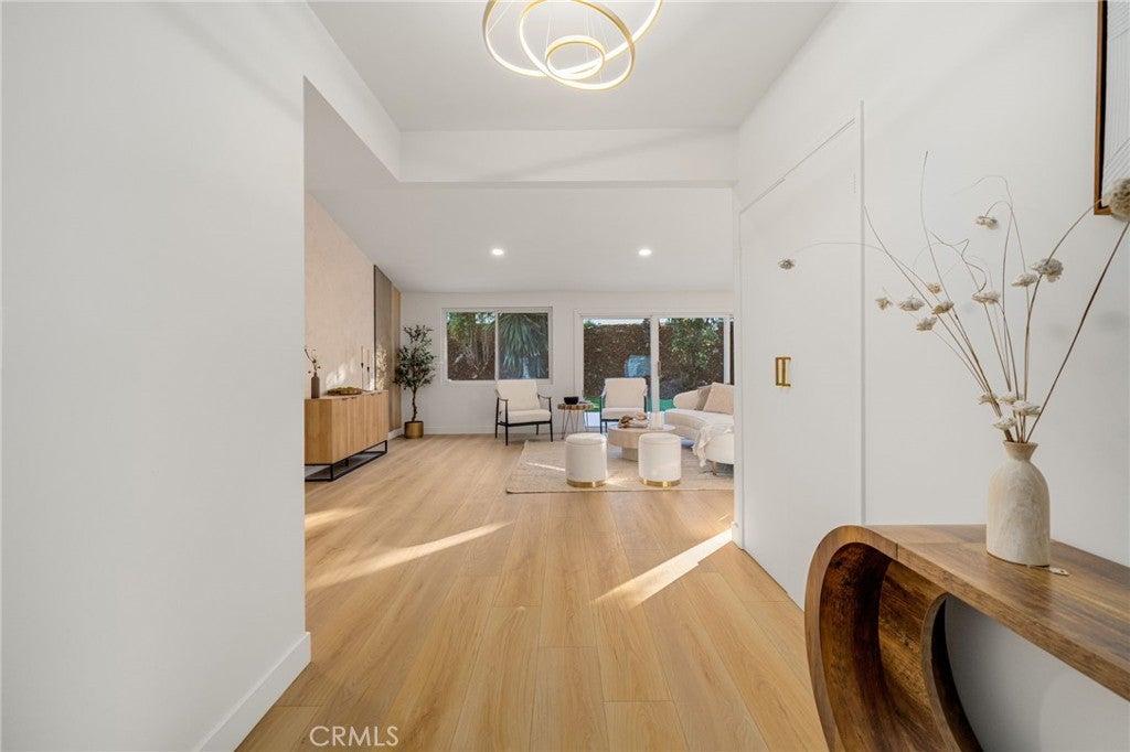 Woodland Hills, California, 91367, United States, 3 Bedrooms Bedrooms, ,2 BathroomsBathrooms,Residential,For Sale,1991959