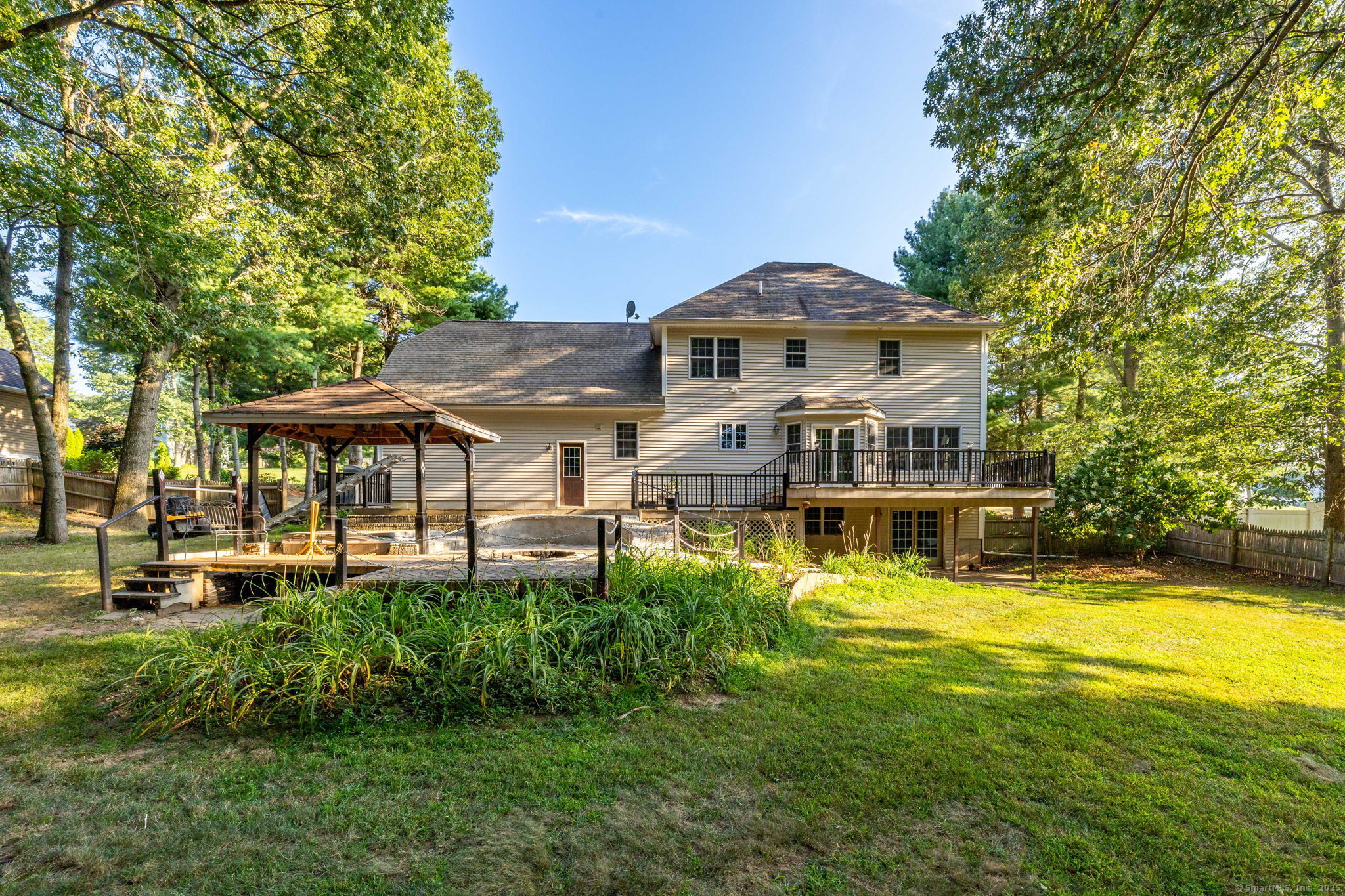 Manchester, Connecticut, 06040, United States, 3 Bedrooms Bedrooms, ,3 BathroomsBathrooms,Residential,For Sale,1917264