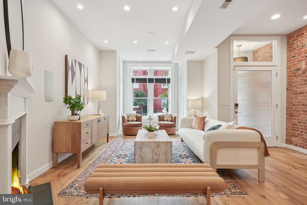 Washington, District of Columbia, 20001, United States, 6 Bedrooms Bedrooms, ,6 BathroomsBathrooms,Residential,For Sale,1983569