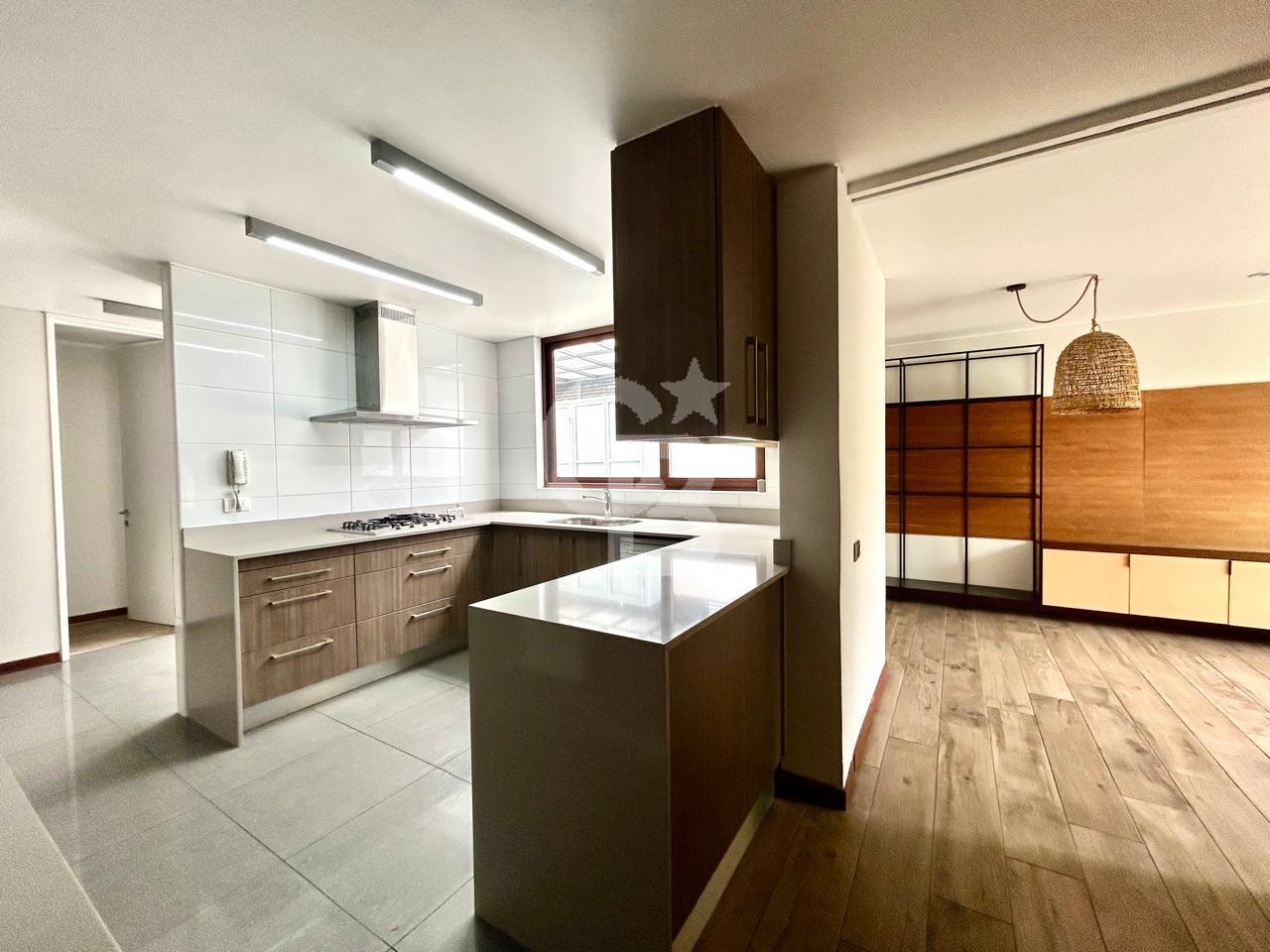 Lo Barnechea, Chile, 6 Bedrooms Bedrooms, ,5 BathroomsBathrooms,Residential,For Sale,1971656