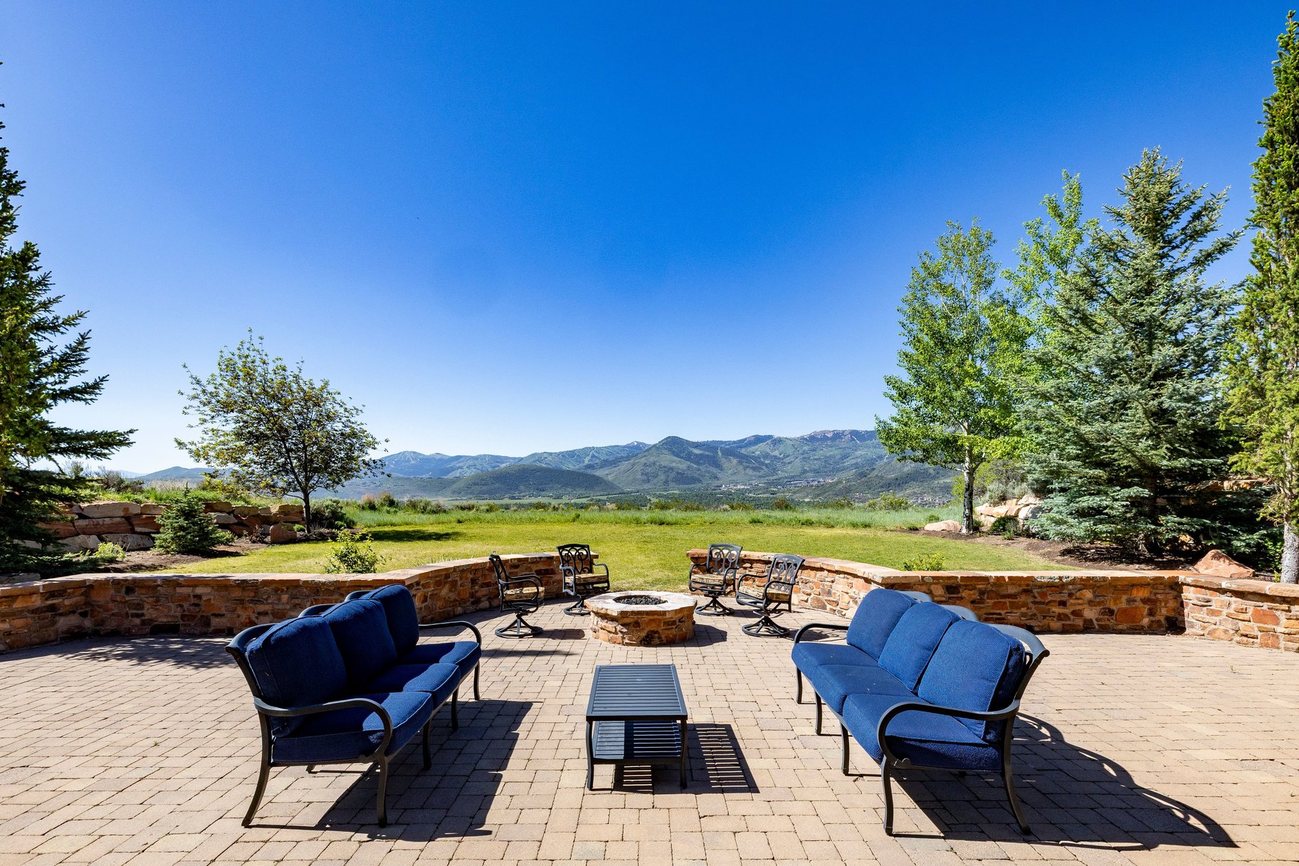  A Legacy Estate Framed by Golf and Ski Views - 物件實景