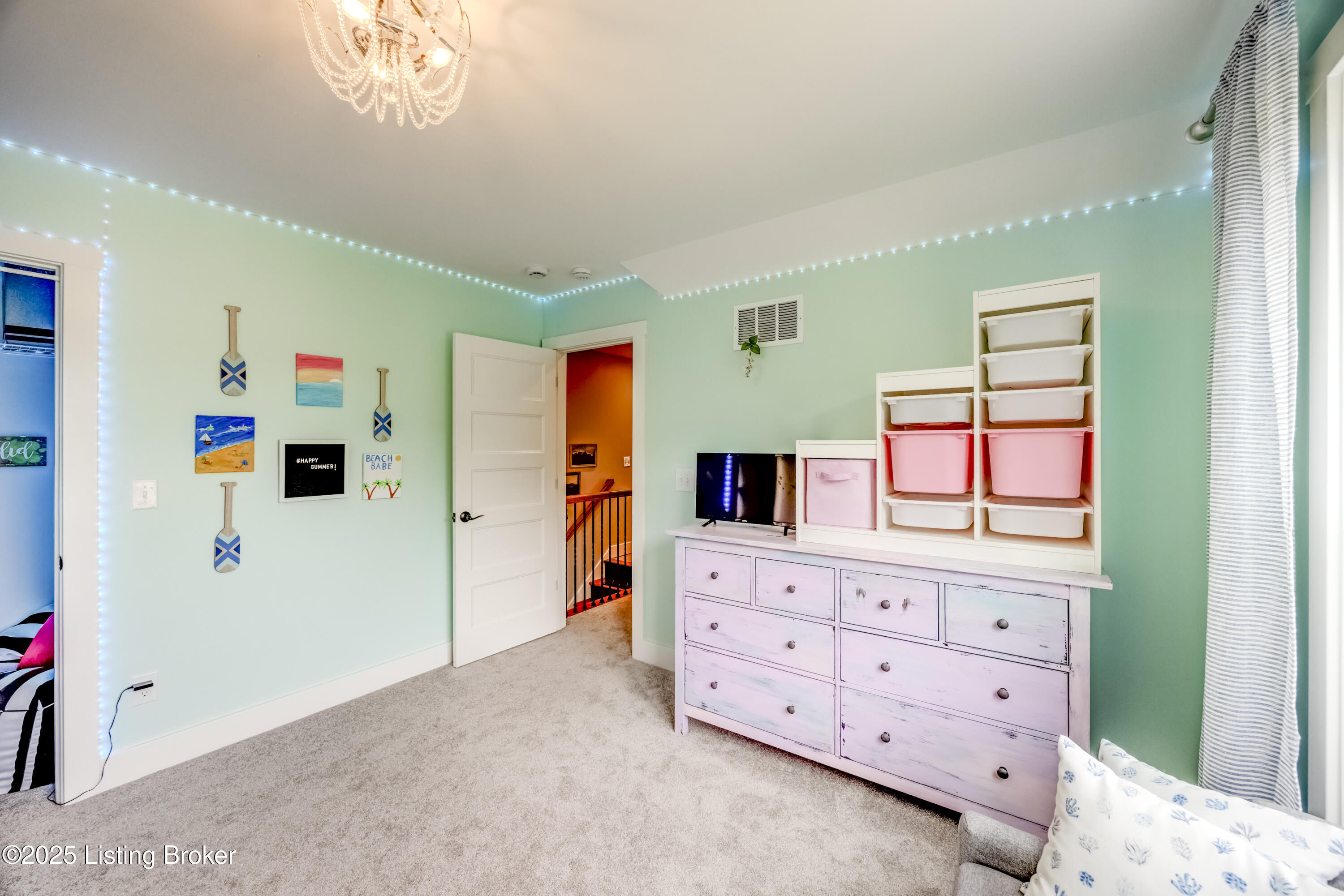 Crestwood, Kentucky, 40014, United States, 5 Bedrooms Bedrooms, ,4 BathroomsBathrooms,Residential,For Sale,1907085
