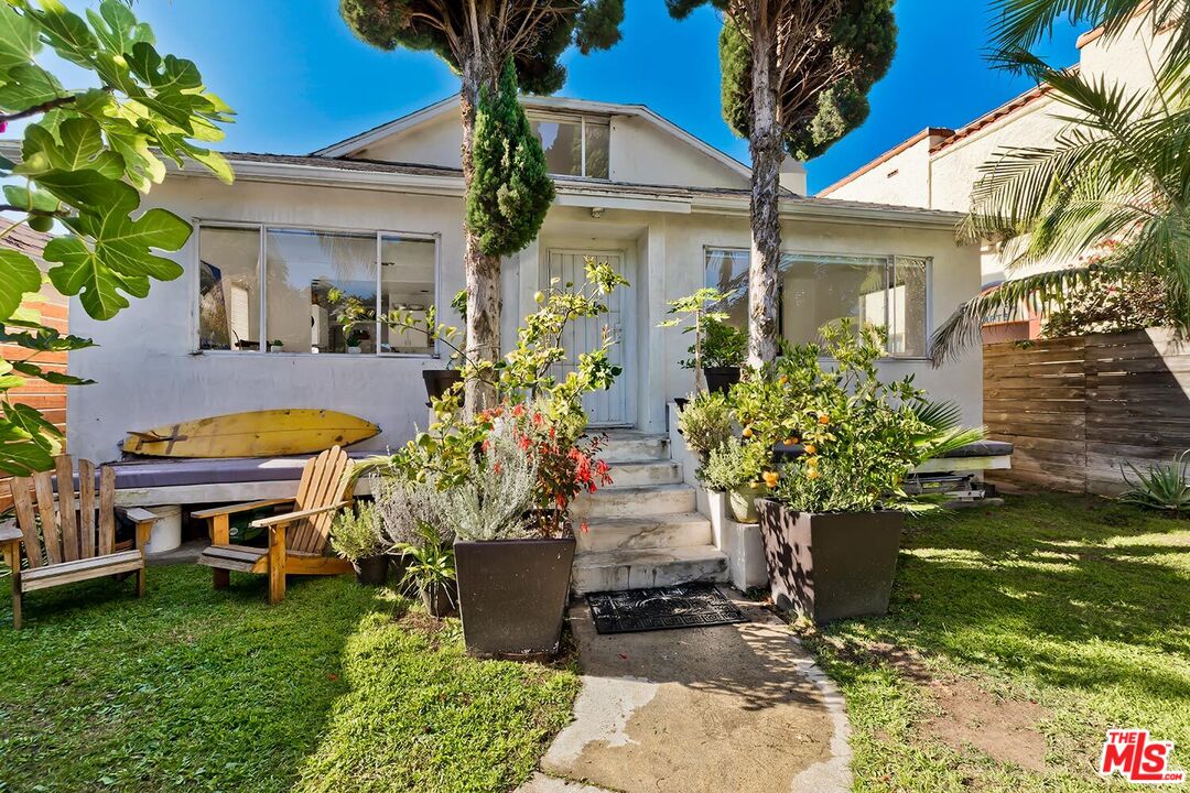 Venice, California, 90291, United States, 2 Bedrooms Bedrooms, ,2 BathroomsBathrooms,Residential,For Sale,1993237
