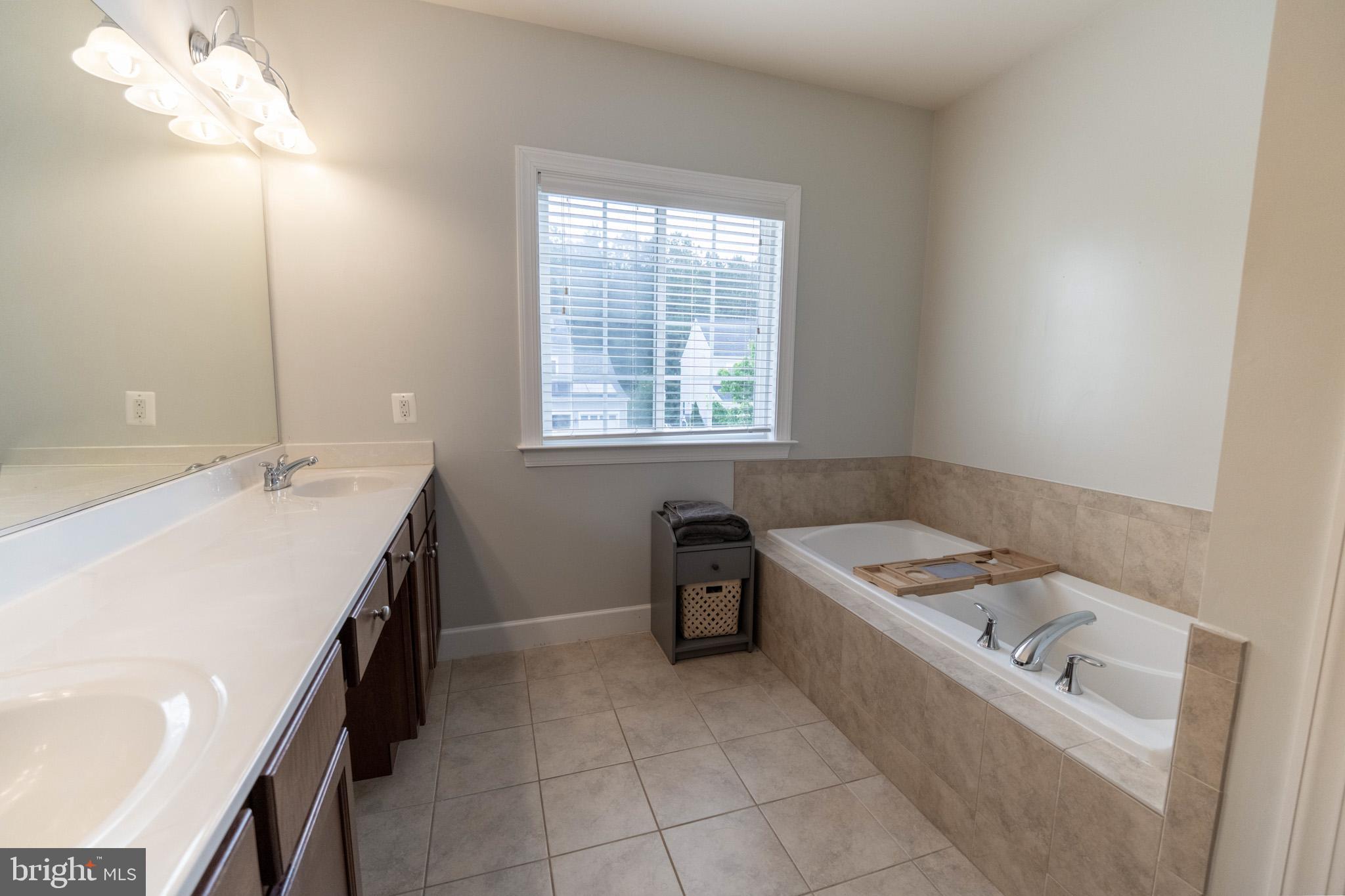 California, Maryland, 20619, United States, 4 Bedrooms Bedrooms, ,5 BathroomsBathrooms,Residential,For Sale,2049088