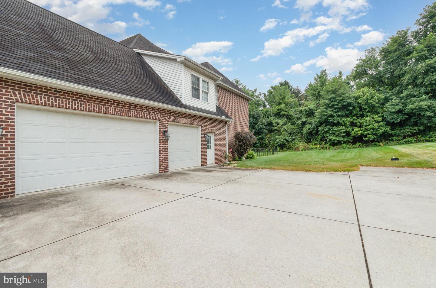 Mechanicsburg, Pennsylvania, 17055, United States, 5 Bedrooms Bedrooms, ,5 BathroomsBathrooms,Residential,For Sale,1926512