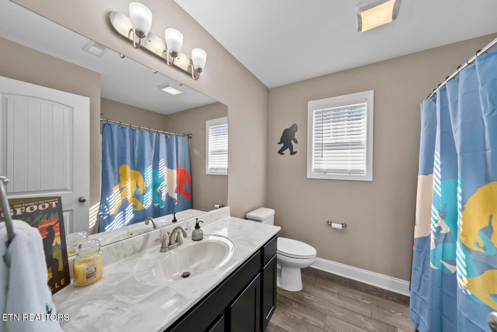 Oak Ridge, Tennessee, 37830, United States, 4 Bedrooms Bedrooms, ,3 BathroomsBathrooms,Residential,For Sale,2003025