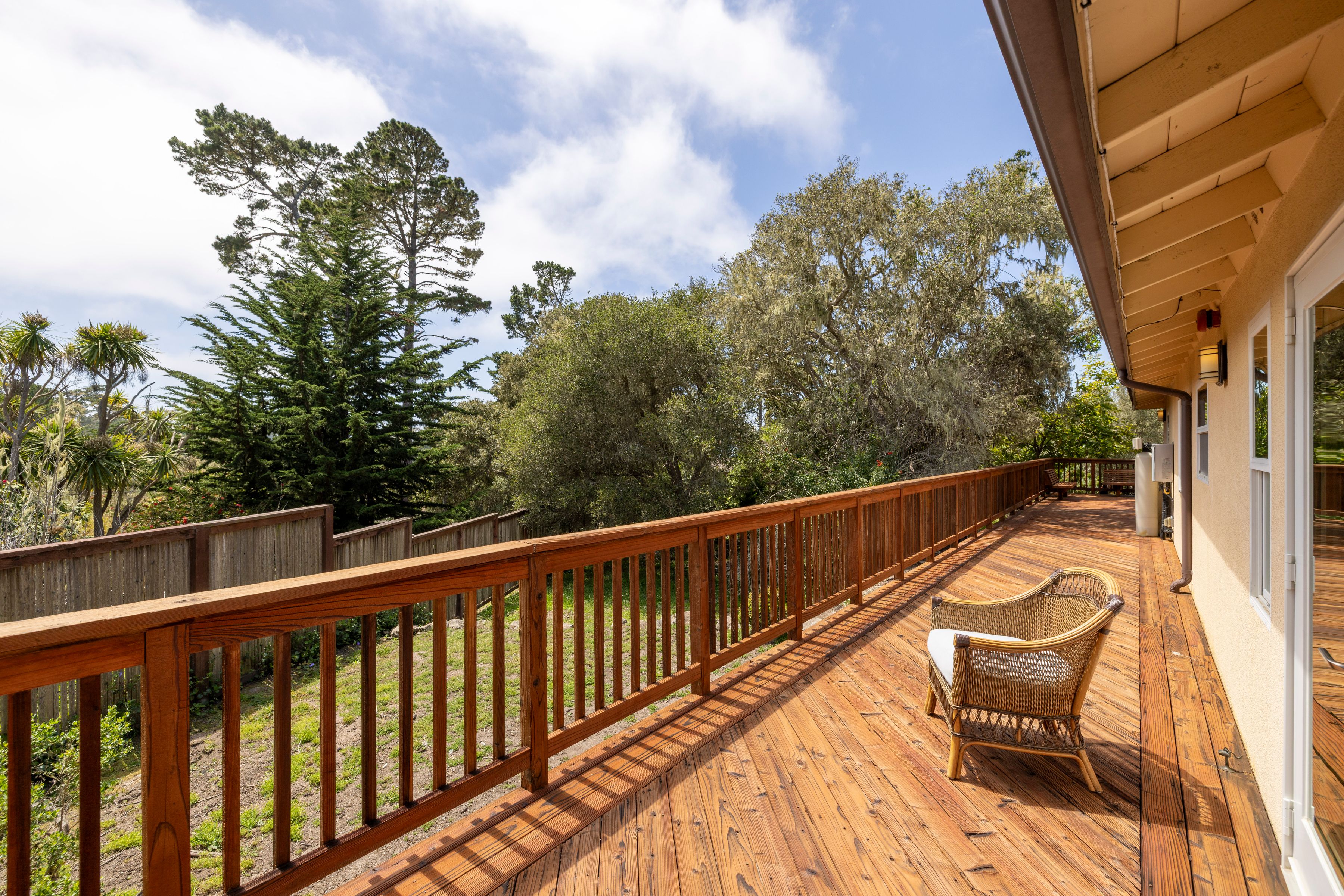  3113 Sloat Road - 物件實景
