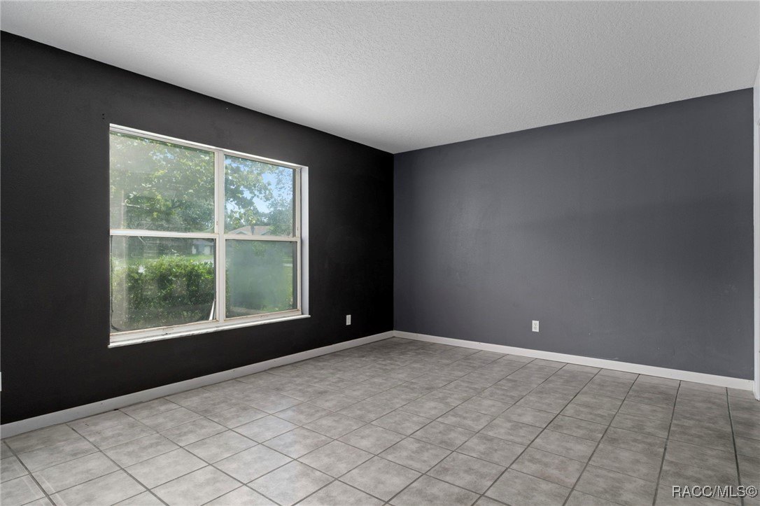 Homosassa, Florida, 34446, United States, 5 Bedrooms Bedrooms, ,4 BathroomsBathrooms,Residential,For Sale,1916240