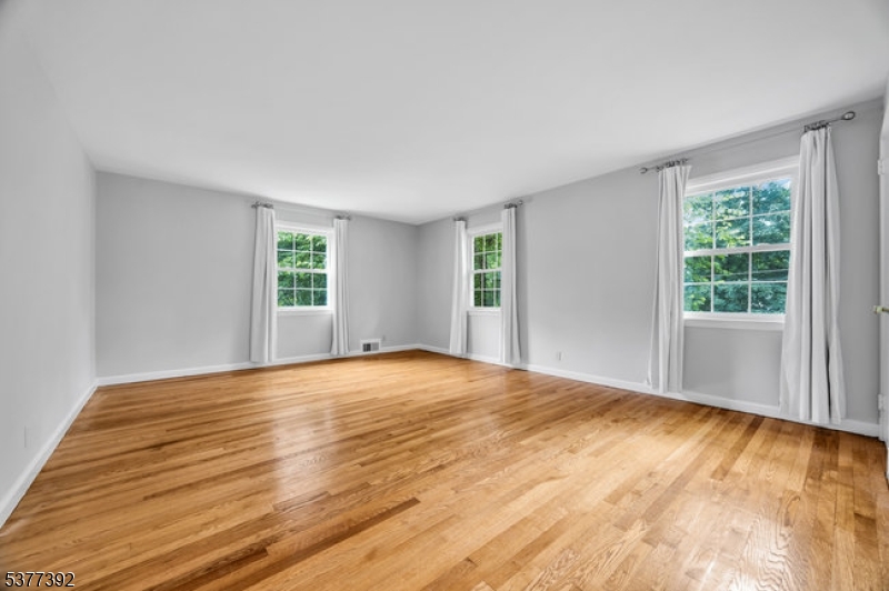 Chatham Twp., New Jersey, 07928, United States, 4 Bedrooms Bedrooms, ,3 BathroomsBathrooms,Residential,For Sale,1926166
