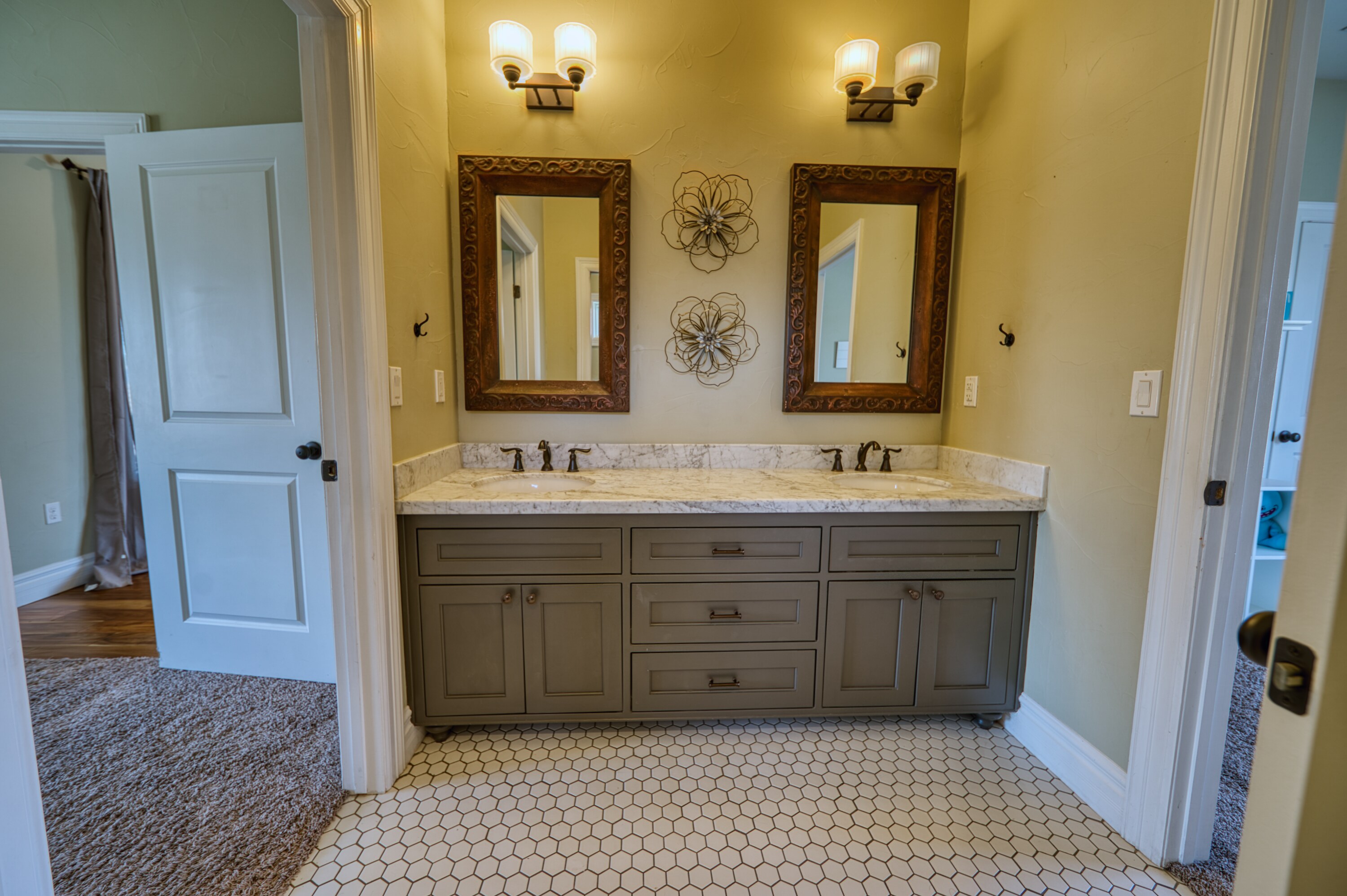 Carlsbad, New Mexico, 88220, United States, 5 Bedrooms Bedrooms, ,4 BathroomsBathrooms,Residential,For Sale,1974334