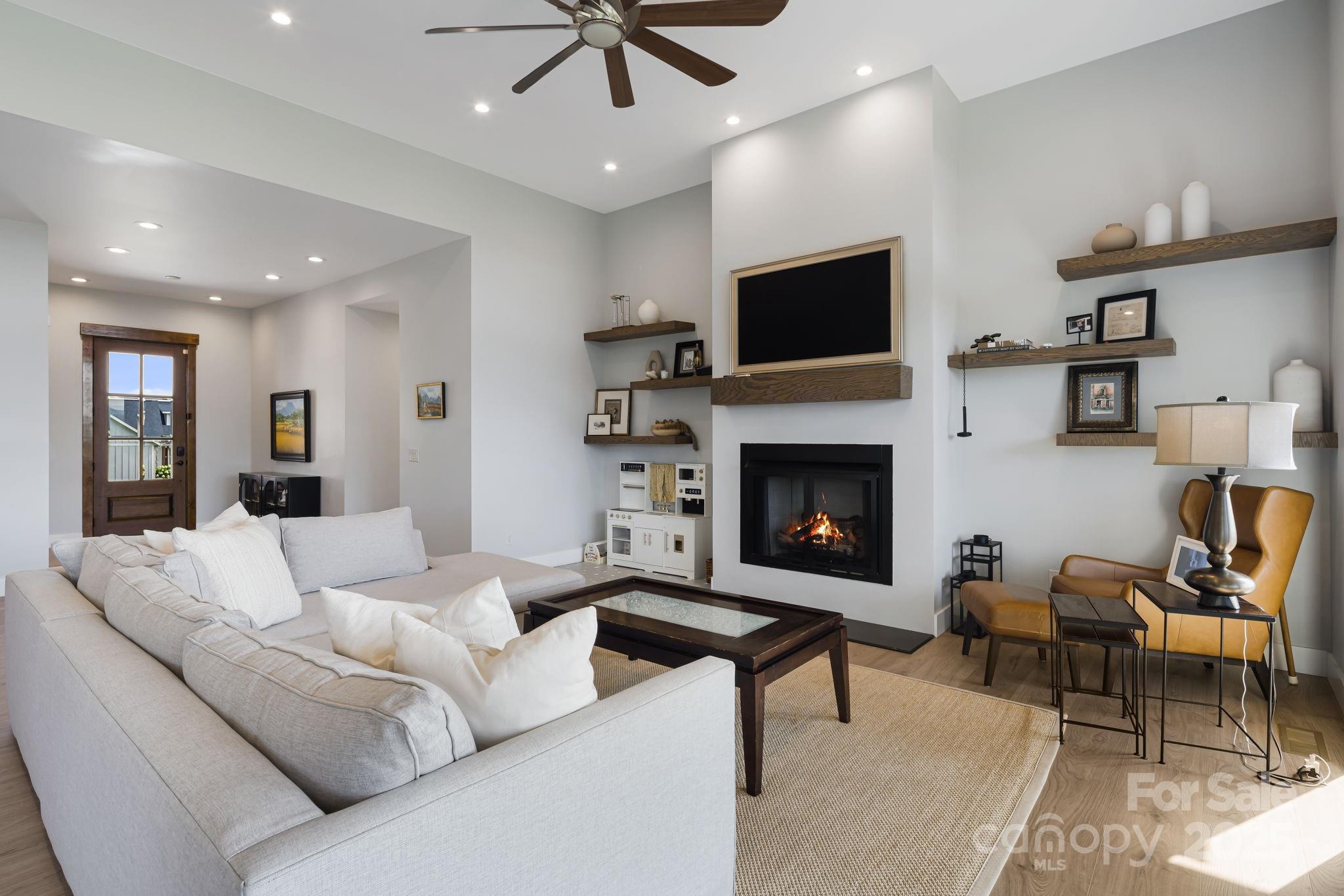 Mills River, North Carolina, 28759, United States, 3 Bedrooms Bedrooms, ,3 BathroomsBathrooms,Residential,For Sale,1992072