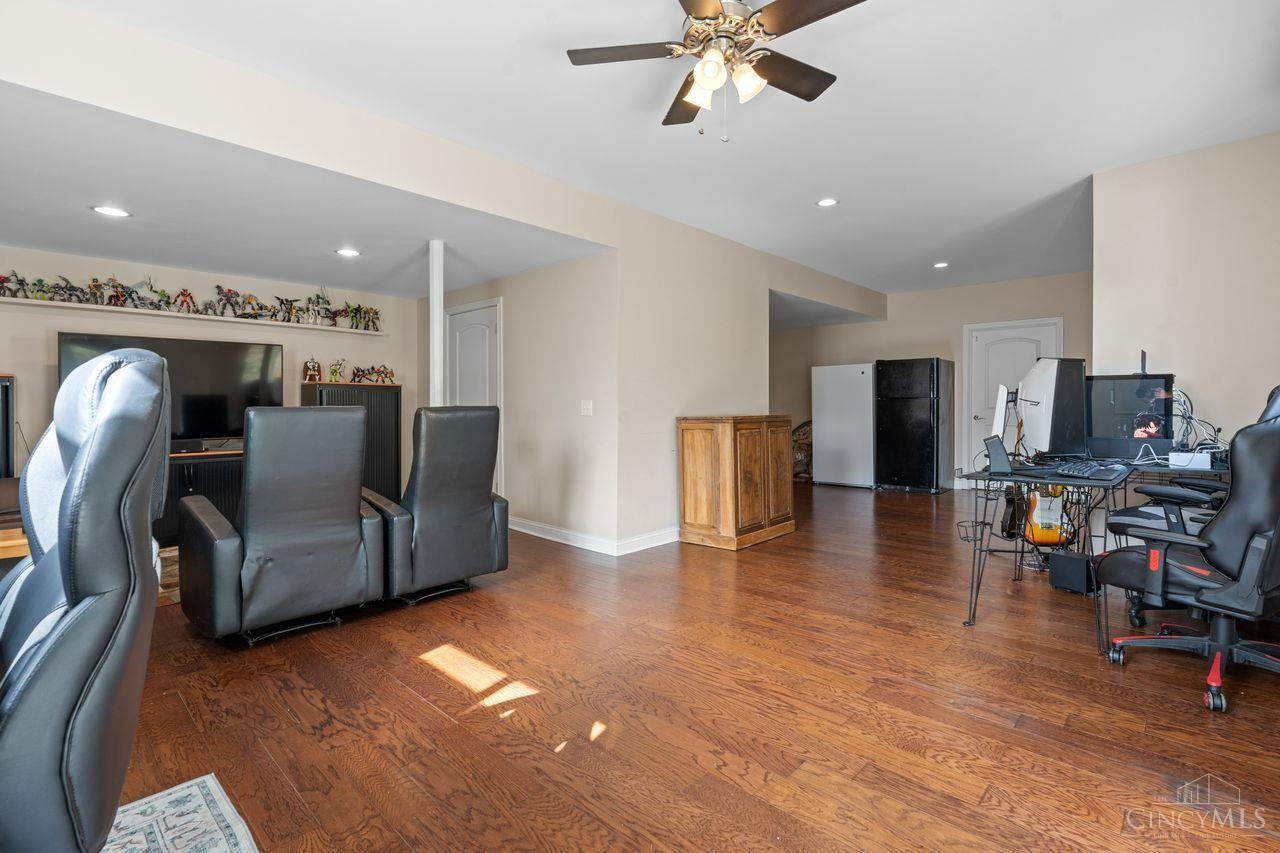 Hamilton Twp, Ohio, 45039, United States, 5 Bedrooms Bedrooms, ,4 BathroomsBathrooms,Residential,For Sale,1989607