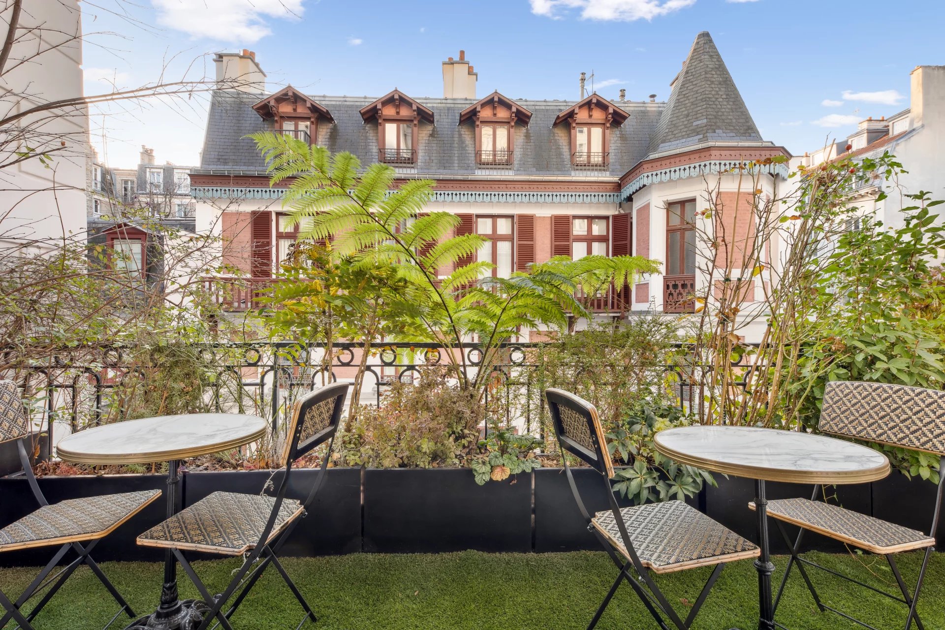 Paris 7th, Île-de-France, 75007, FR, 4 Bedrooms Bedrooms, ,1 BathroomBathrooms,Residential,For Sale,1609939