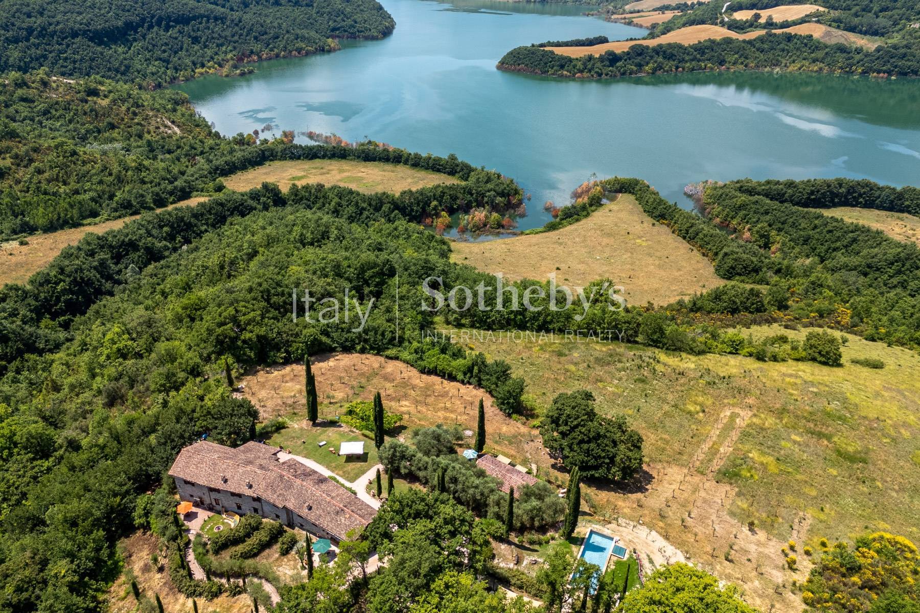 Stunning lake view historic renovated farmhouse with pool - 物件實景