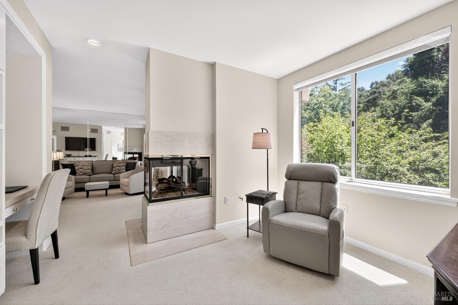 San Rafael, California, 94903, United States, 1 Bedroom Bedrooms, ,2 BathroomsBathrooms,Residential,For Sale,1896555