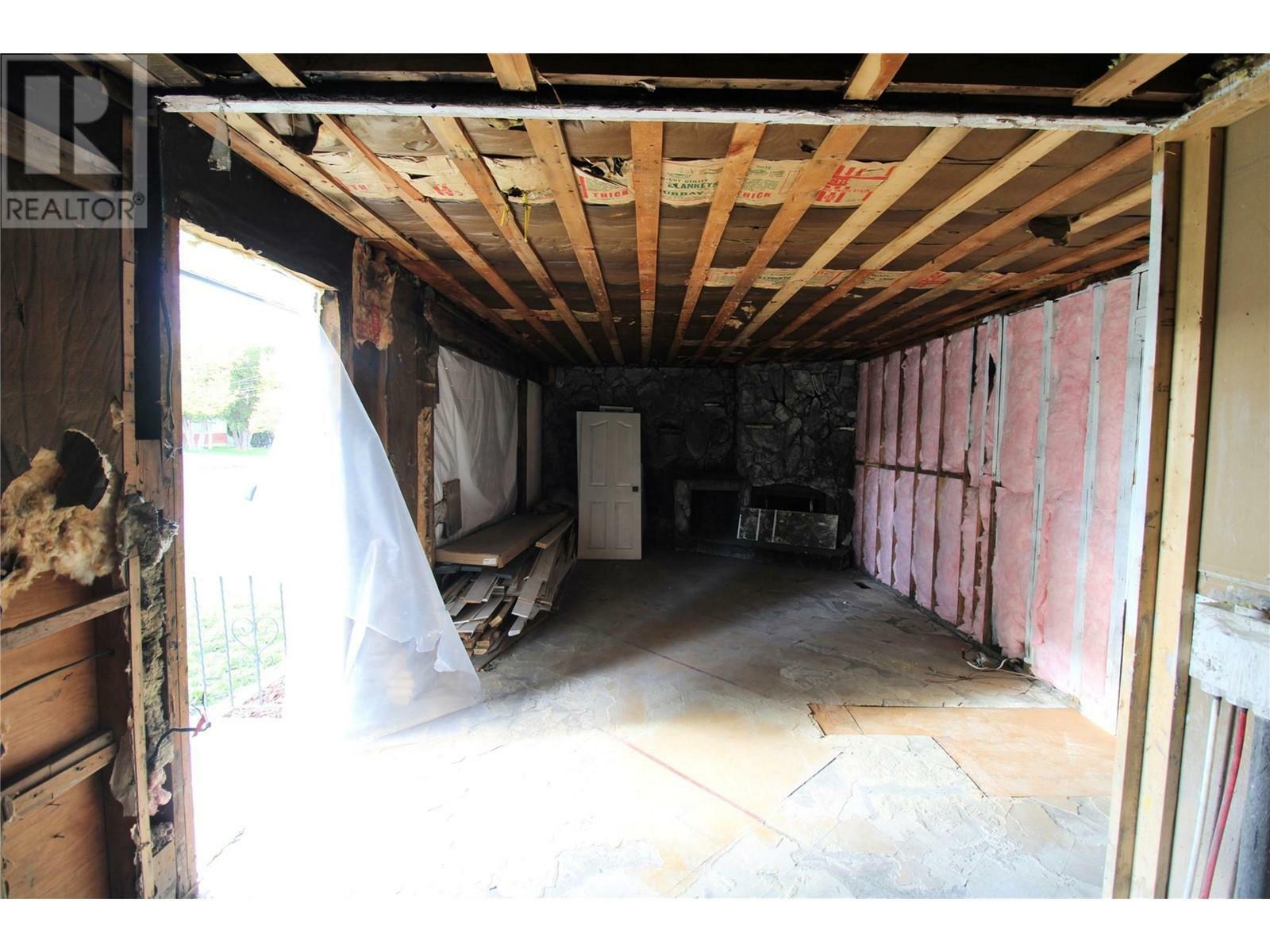 KAMLOOPS, British Columbia, V2B 5M7, CA, 5 Bedrooms Bedrooms, ,2 BathroomsBathrooms,Residential,For Sale,1837638