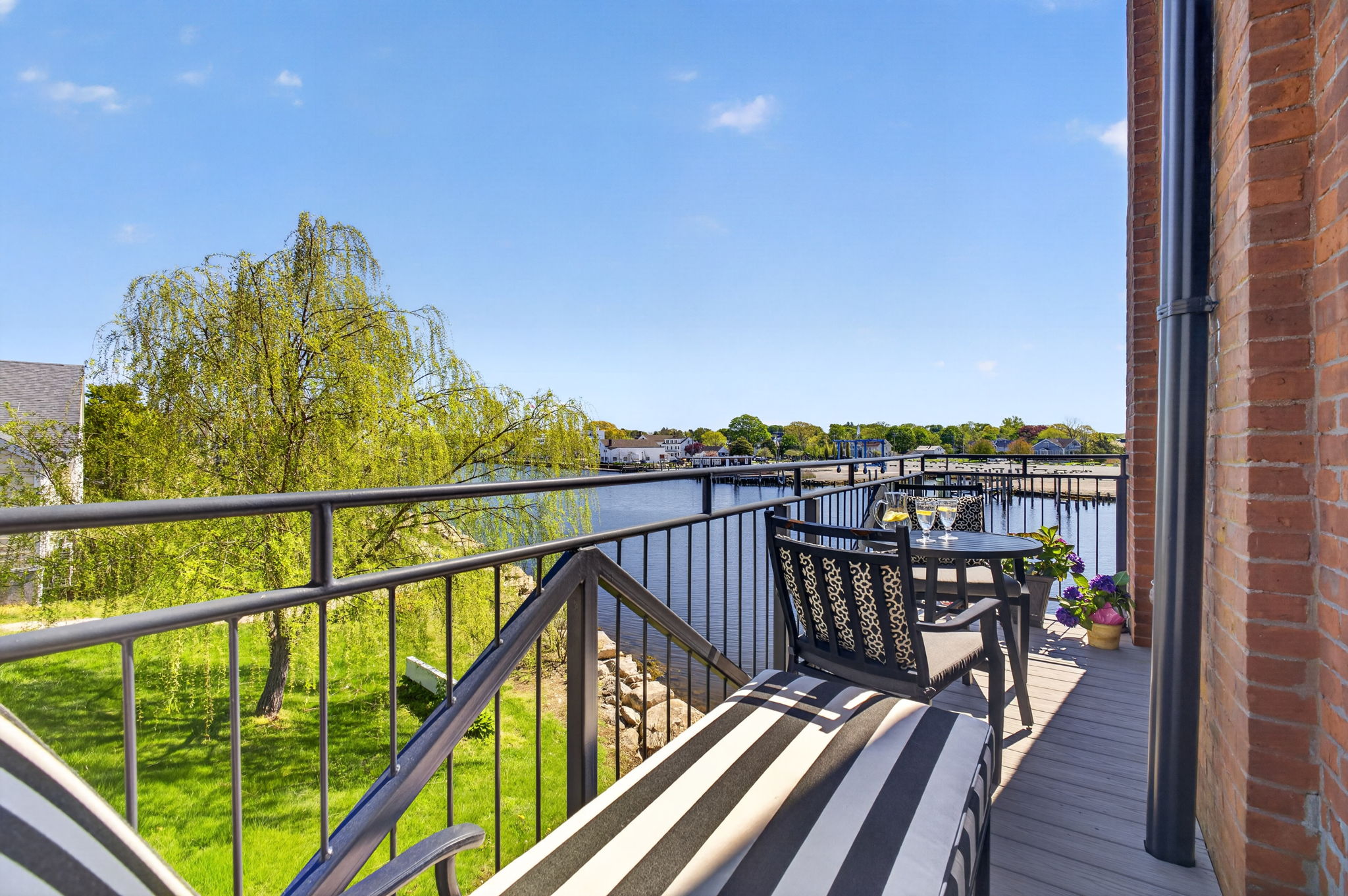  Condo on Mystic River - 物件實景