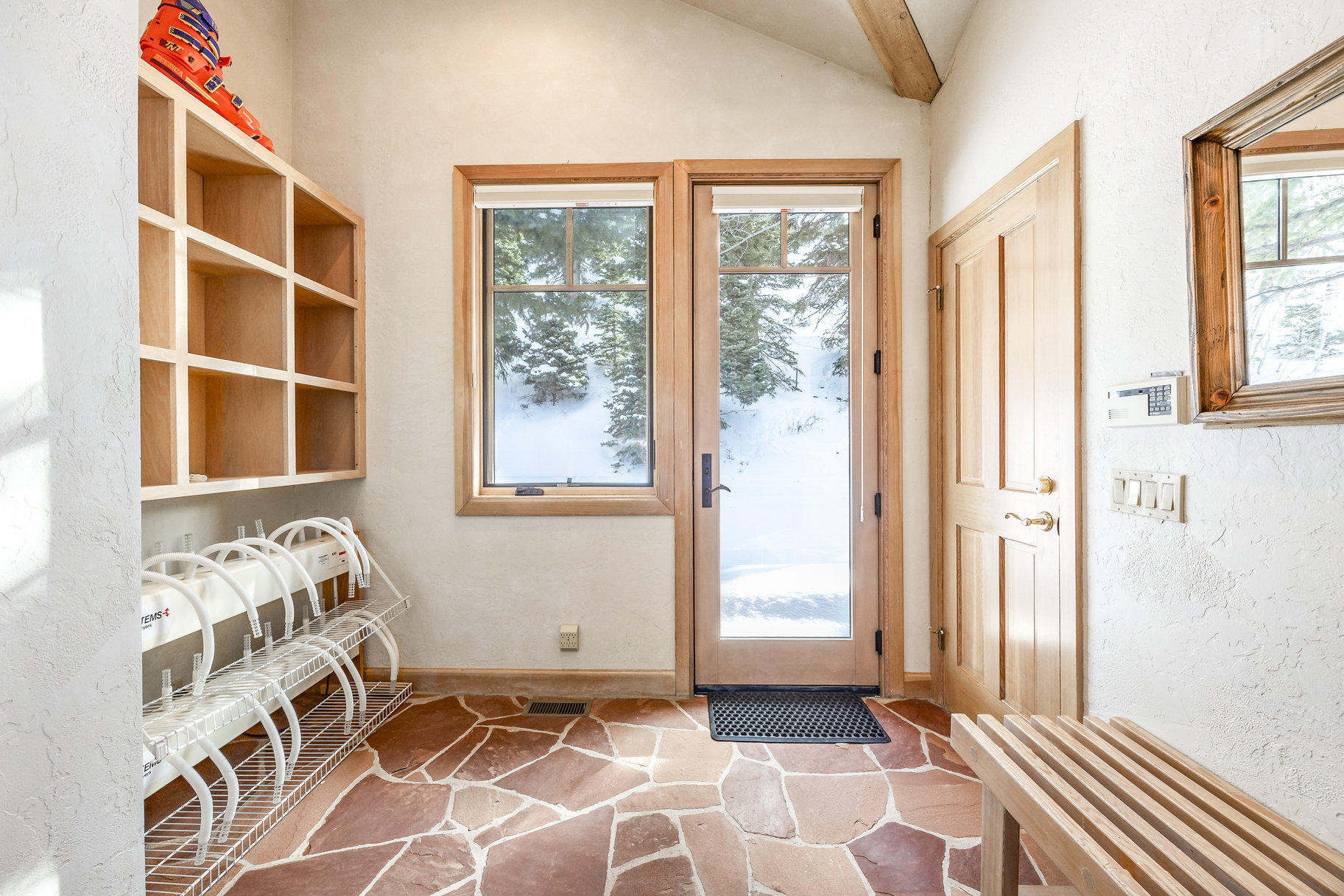  Rare End Unit in Stag Lodge with Unmatched Views & Ski Access - 物件實景