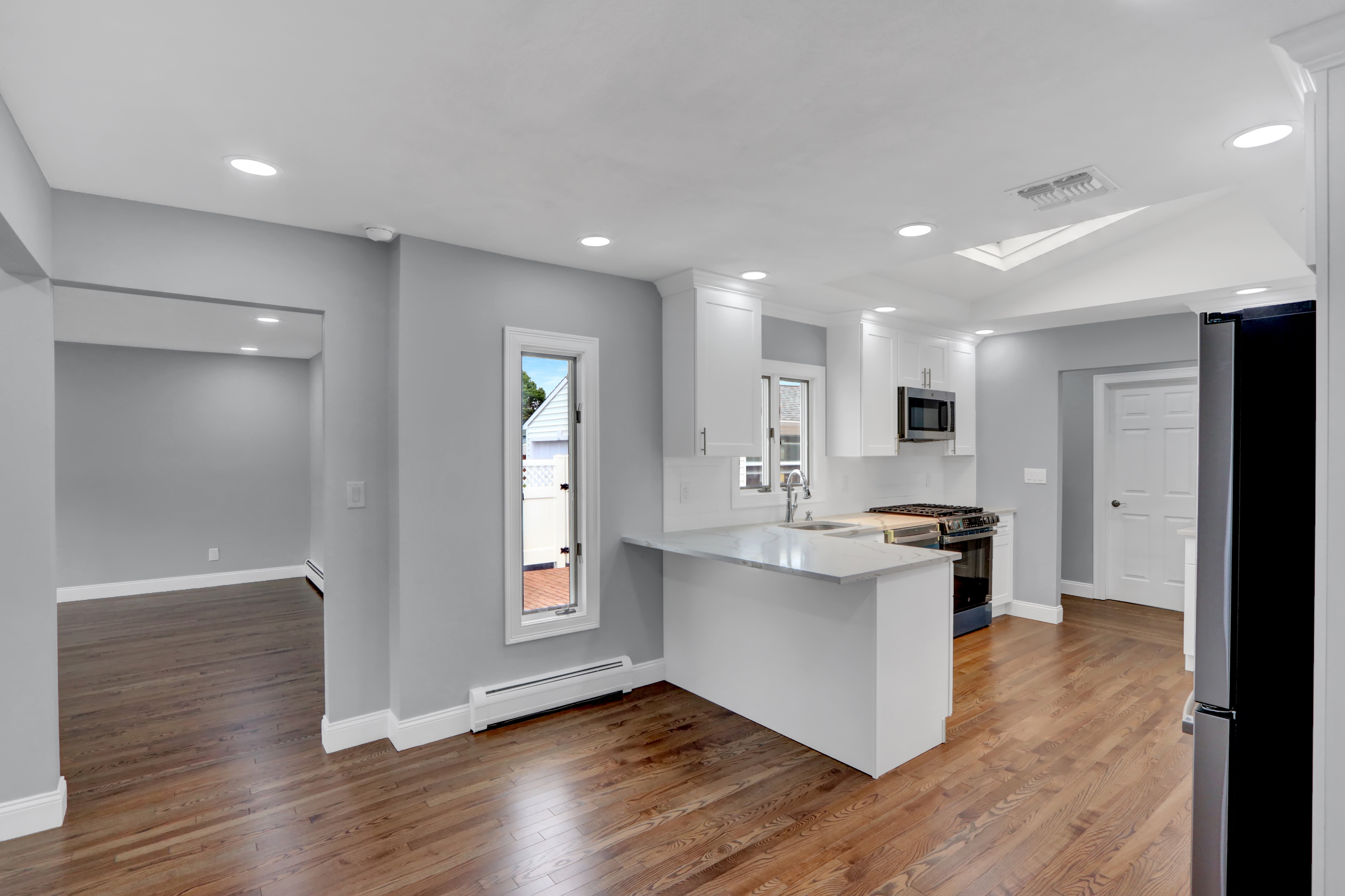 West Islip, New York, 11795, United States, 3 Bedrooms Bedrooms, ,2 BathroomsBathrooms,Residential,For Sale,1920311