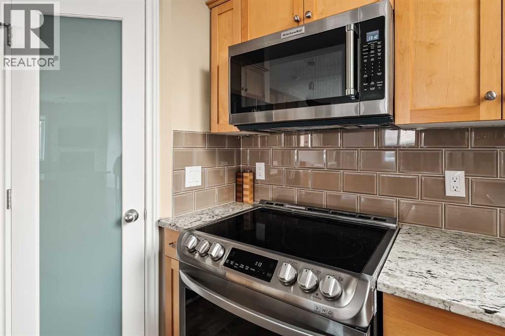CALGARY, Alberta, T3E 2M9, CA, 2 Bedrooms Bedrooms, ,2 BathroomsBathrooms,Residential,For Sale,1949798
