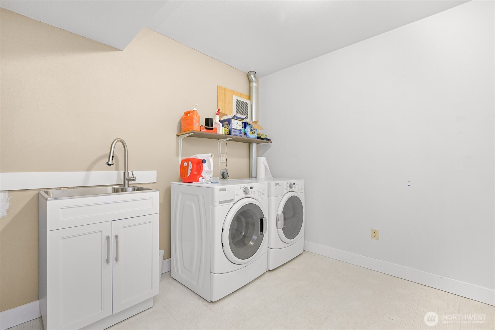 Ferndale, Washington, 98248, United States, 4 Bedrooms Bedrooms, ,3 BathroomsBathrooms,Residential,For Sale,1901183