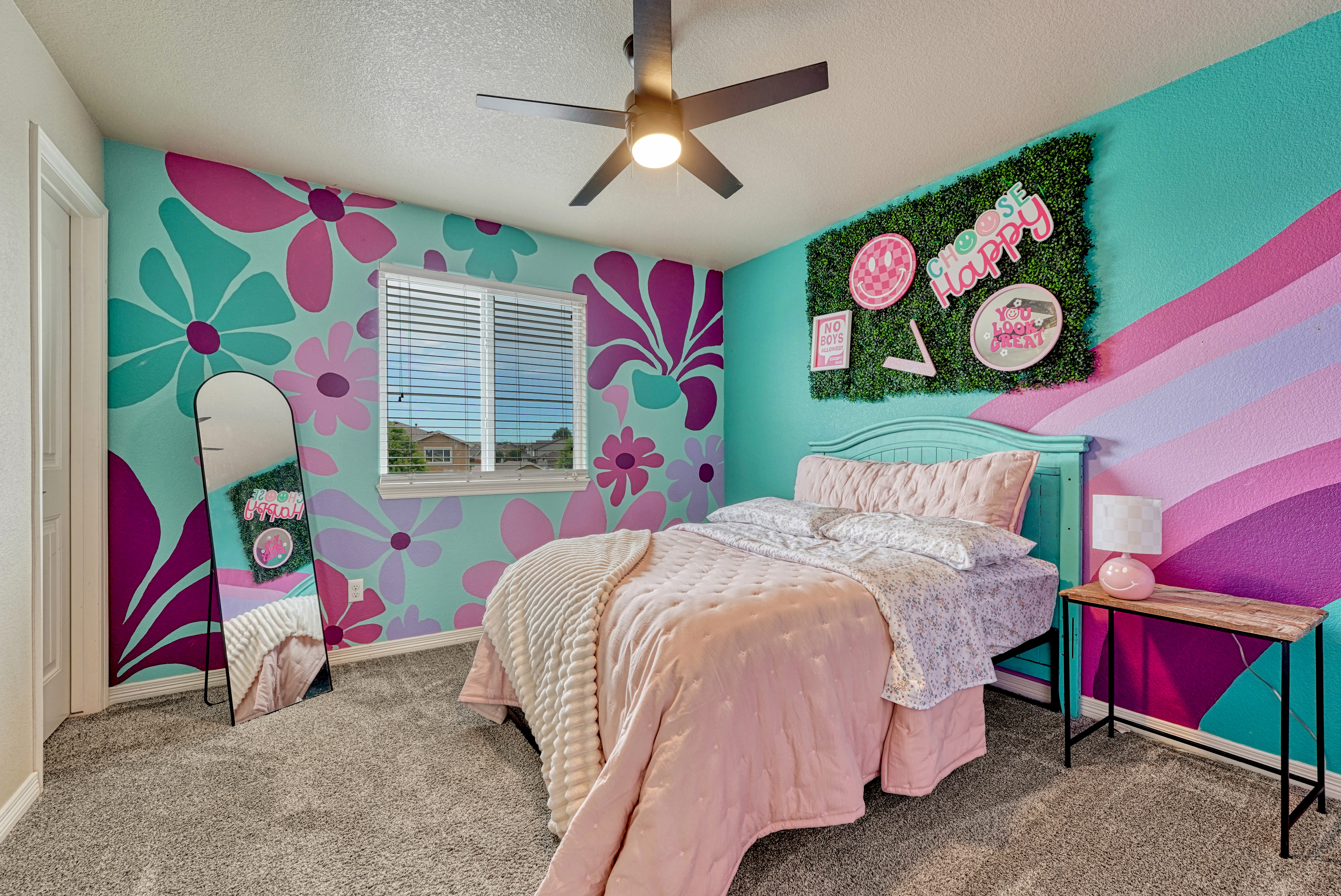  Exceptionally Updated Residence in The Meadows at Lorson Ranch - 物件實景