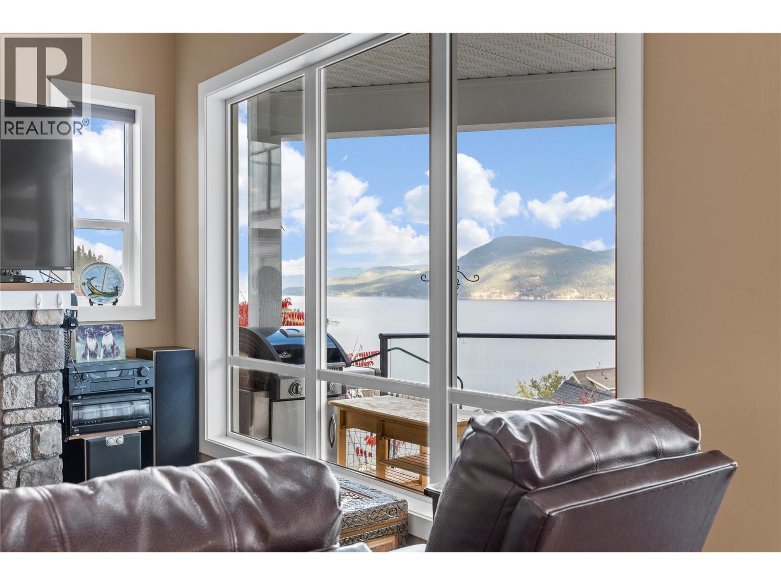 KELOWNA, British Columbia, V1Z 3R8, CA, 2 Bedrooms Bedrooms, ,2 BathroomsBathrooms,Residential,For Sale,1950857