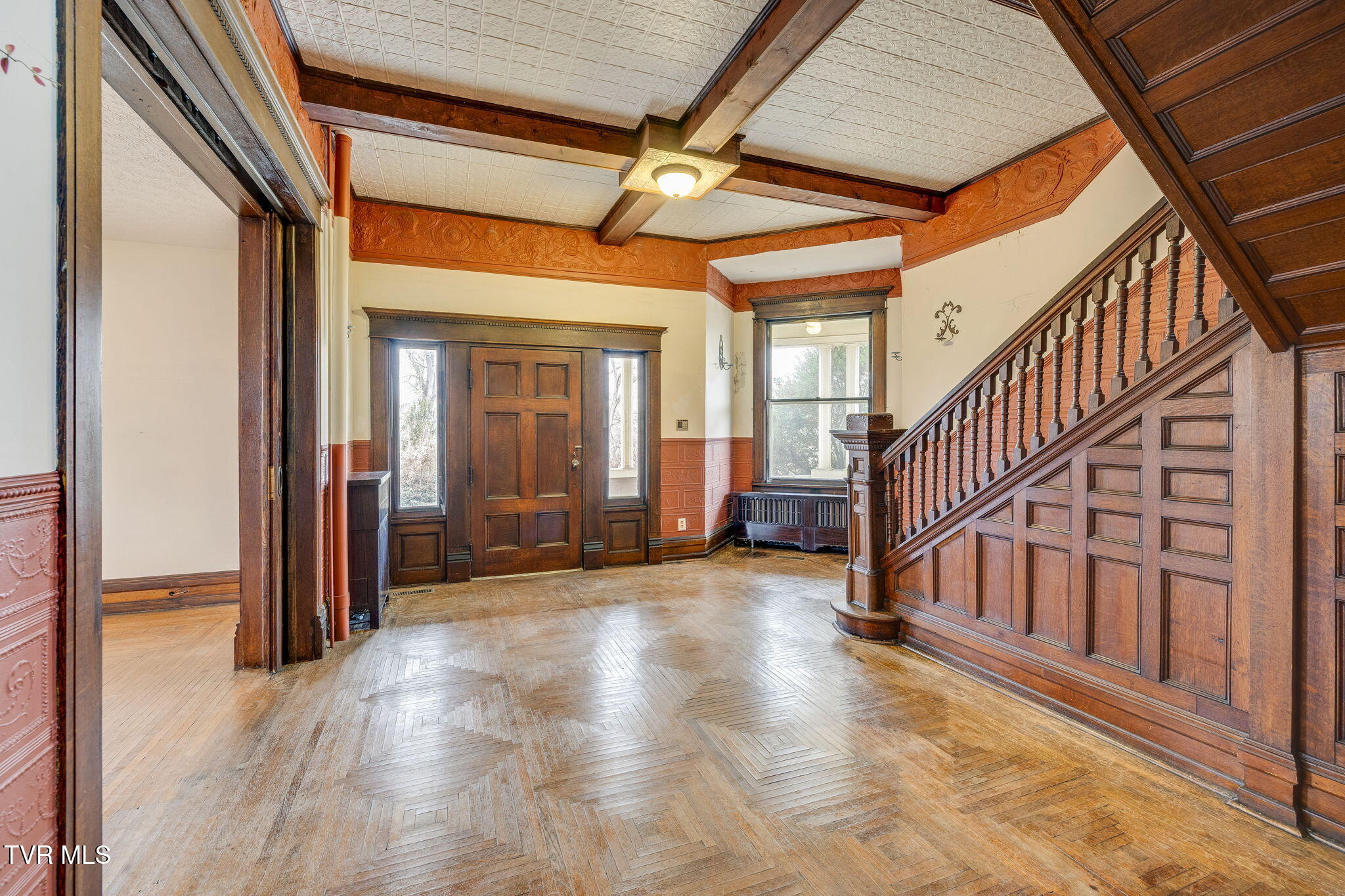 Bristol, Tennessee, 37620, United States, 4 Bedrooms Bedrooms, ,5 BathroomsBathrooms,Residential,For Sale,2005262