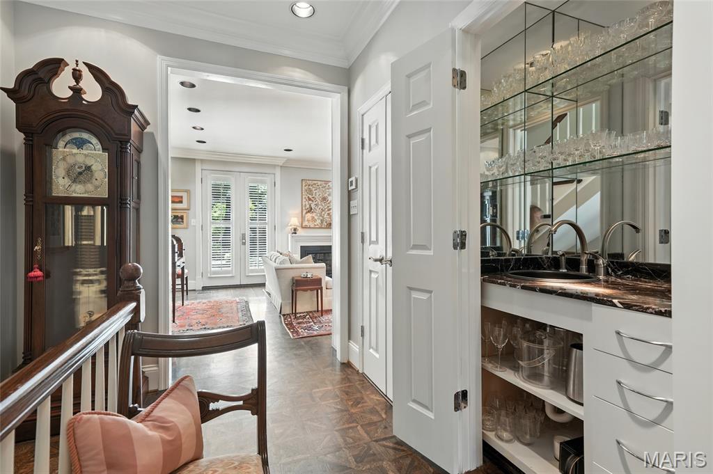 St Louis, Missouri, 63108, United States, 4 Bedrooms Bedrooms, ,5 BathroomsBathrooms,Residential,For Sale,1941664