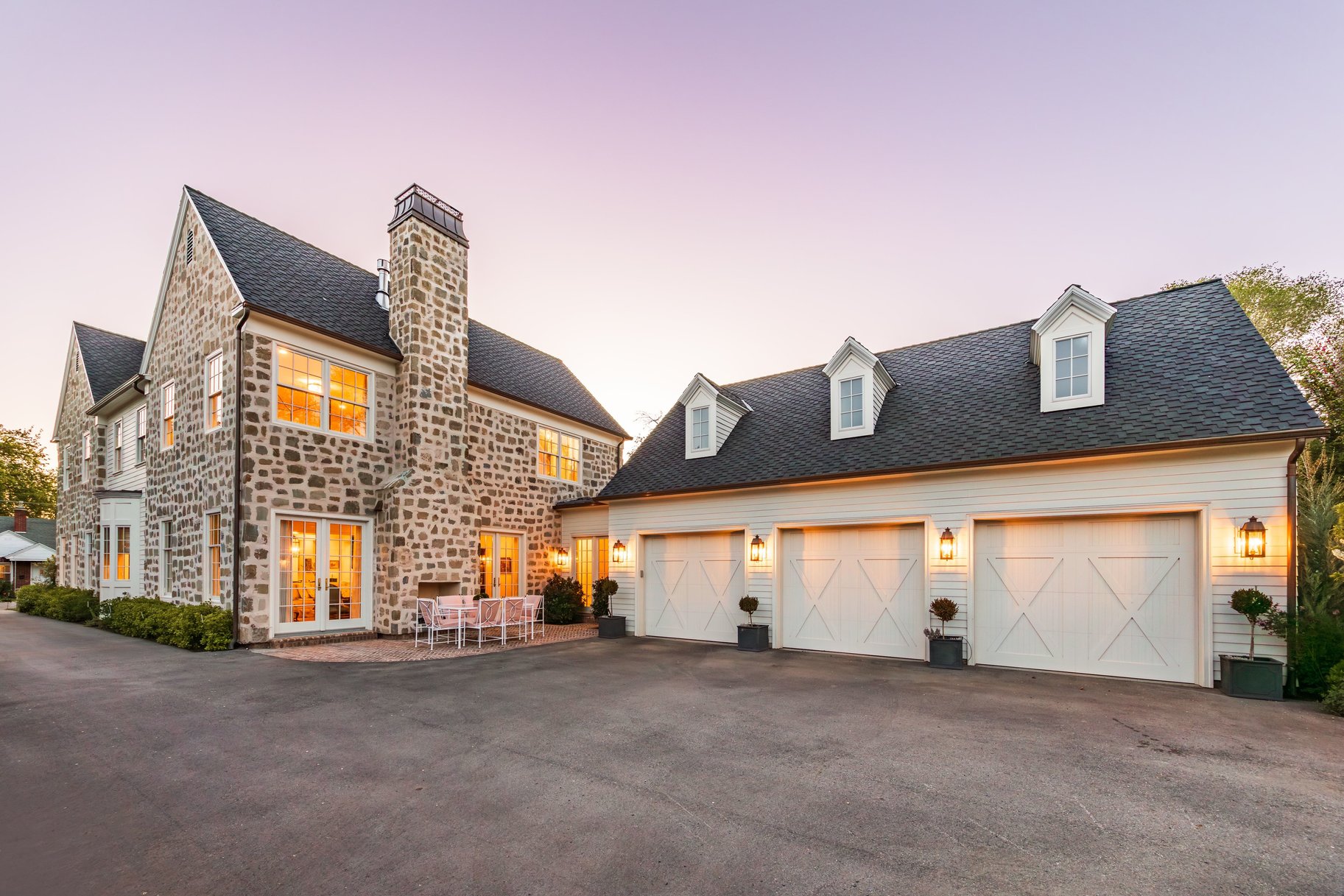  Timeless Colonial Charm Meets Refined Modern Luxury In This Storybook Retreat - 物件實景