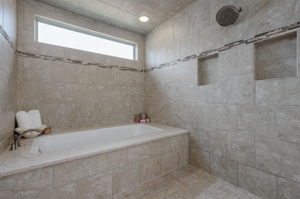 Roanoke, Texas, 76262, United States, 4 Bedrooms Bedrooms, ,3 BathroomsBathrooms,Residential,For Sale,2005559