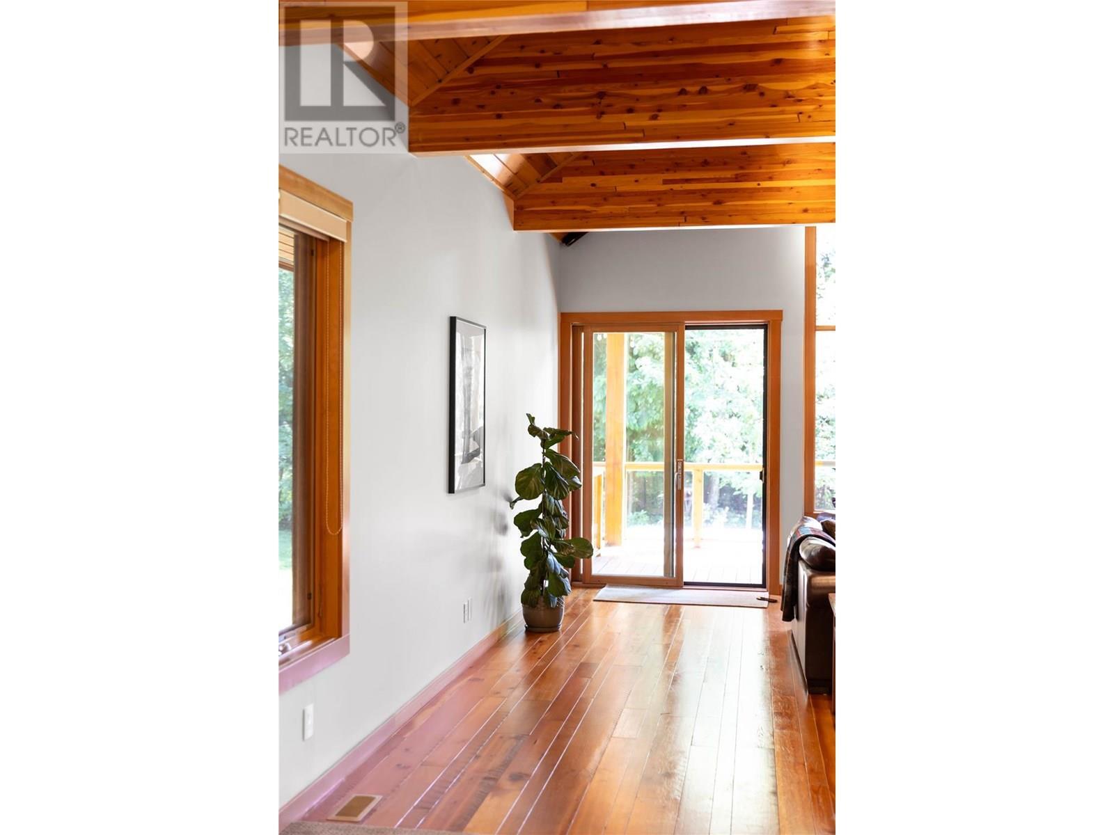 REVELSTOKE, British Columbia, V0E 2S3, CA, 6 Bedrooms Bedrooms, ,4 BathroomsBathrooms,Residential,For Sale,1912503