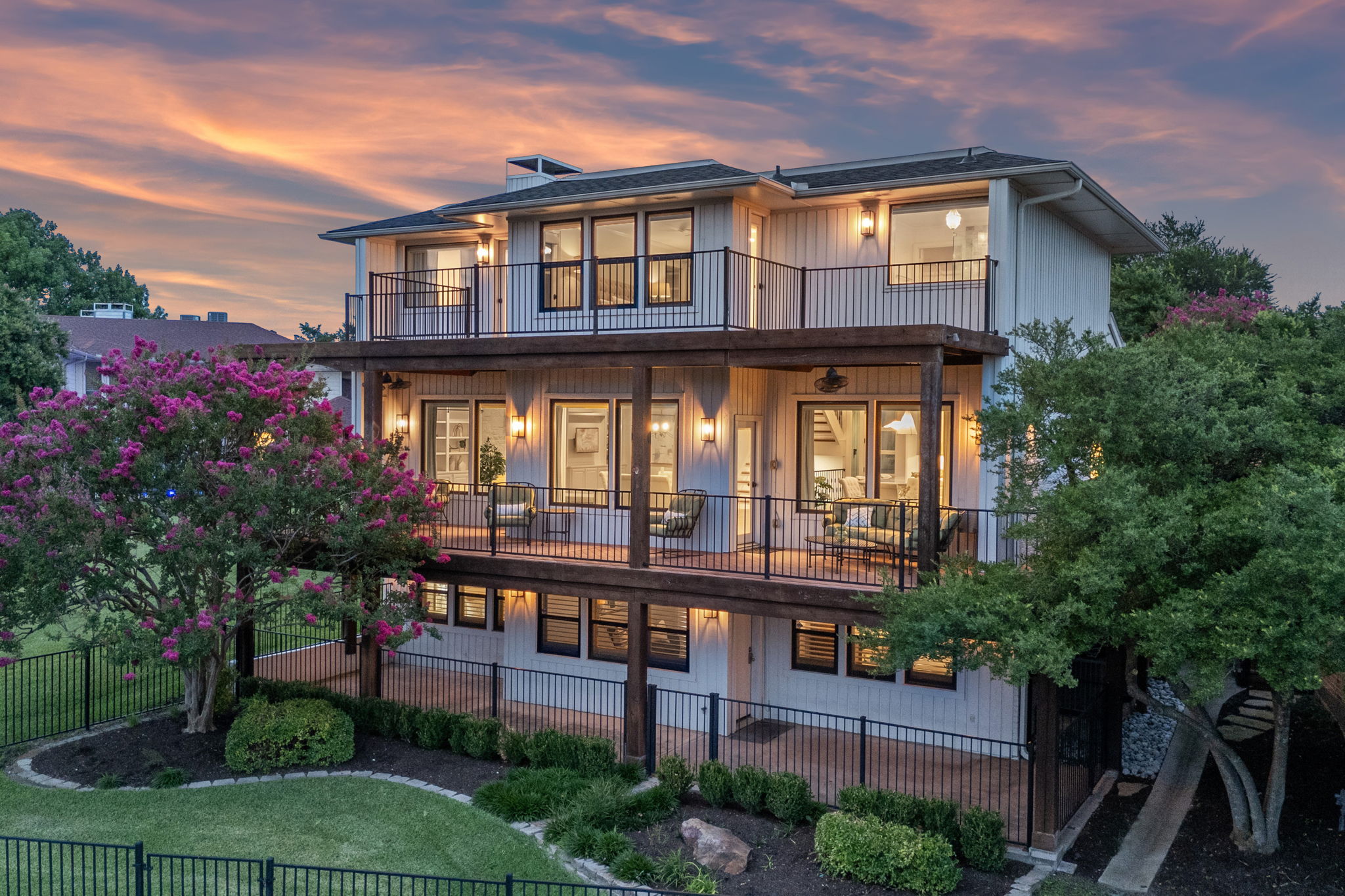 Wake Up to Panoramic Lake Views in Rockwall, TX 