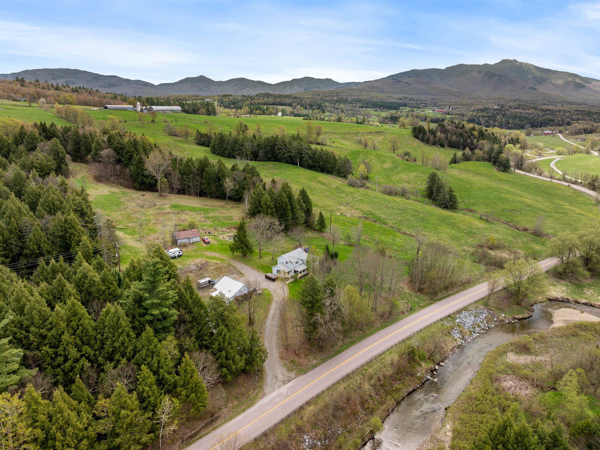  977 Lower Pleasant Valley Road - 物件實景