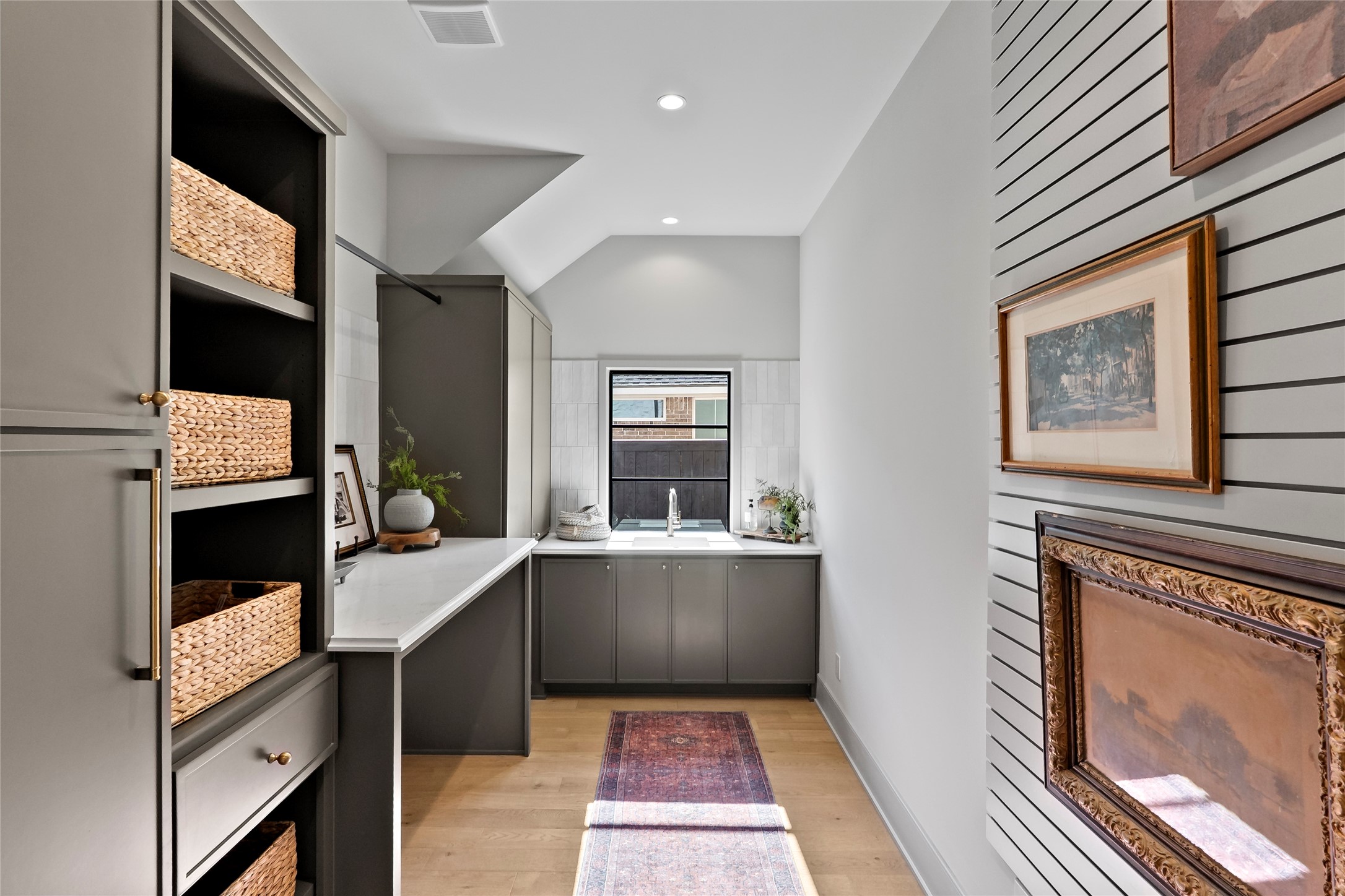 Bryan, Texas, 77807, United States, 3 Bedrooms Bedrooms, ,4 BathroomsBathrooms,Residential,For Sale,1986522