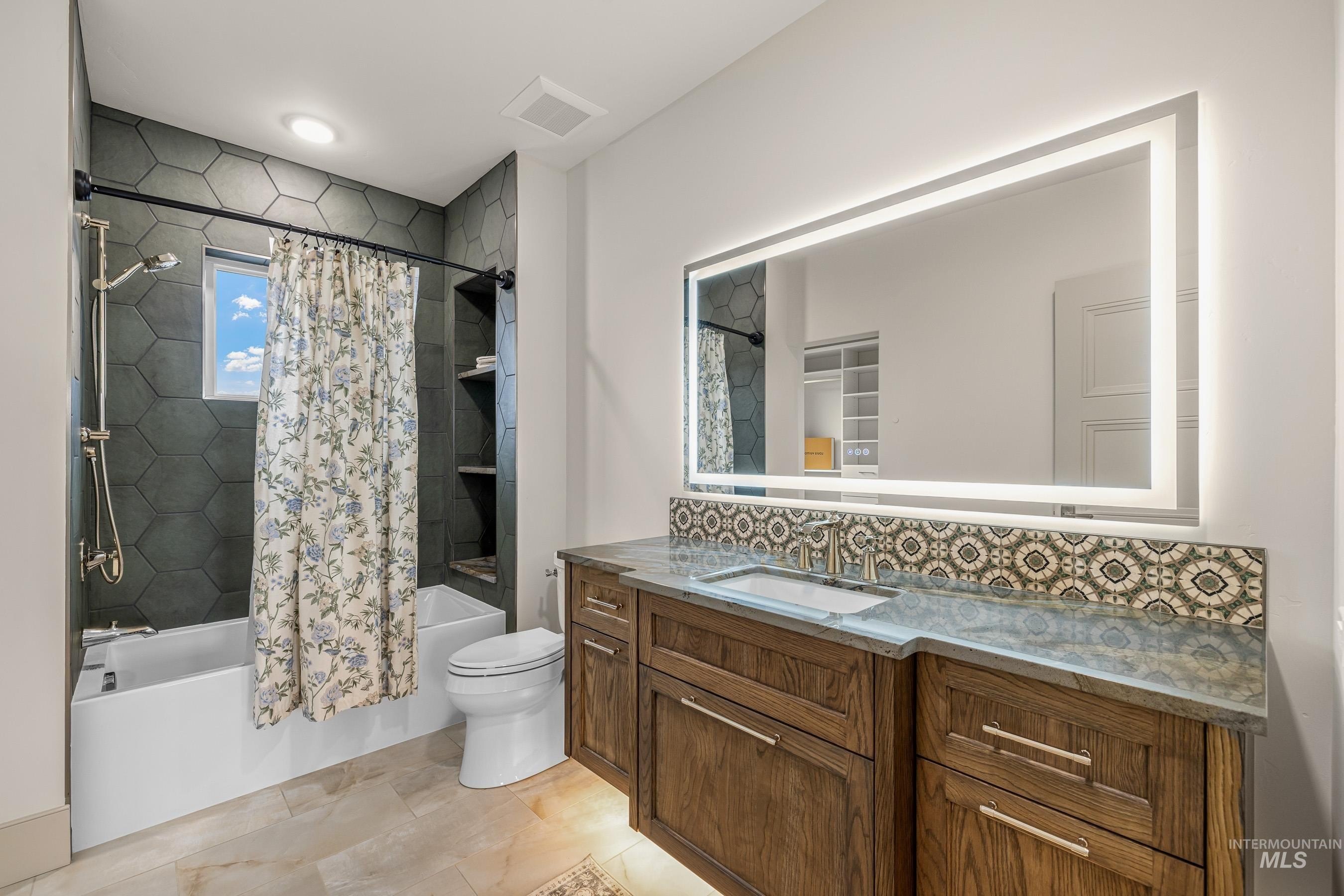 McCall, Idaho, 83638, United States, 5 Bedrooms Bedrooms, ,4 BathroomsBathrooms,Residential,For Sale,1989915