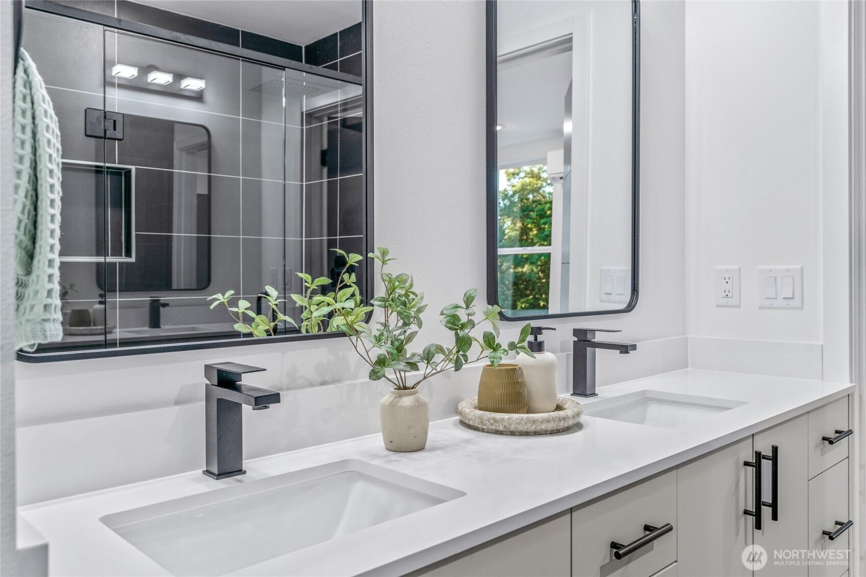 SEATTLE, Washington, 98125, United States, 3 Bedrooms Bedrooms, ,3 BathroomsBathrooms,Residential,For Sale,1995957