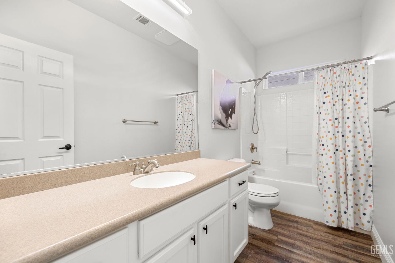 Bakersfield, California, 93312, United States, 3 Bedrooms Bedrooms, ,2 BathroomsBathrooms,Residential,For Sale,1989296