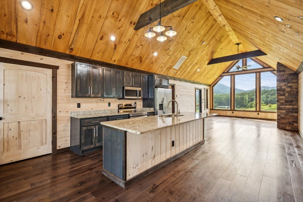 Morganton, Georgia, 30560, United States, 4 Bedrooms Bedrooms, ,3 BathroomsBathrooms,Residential,For Sale,1929478