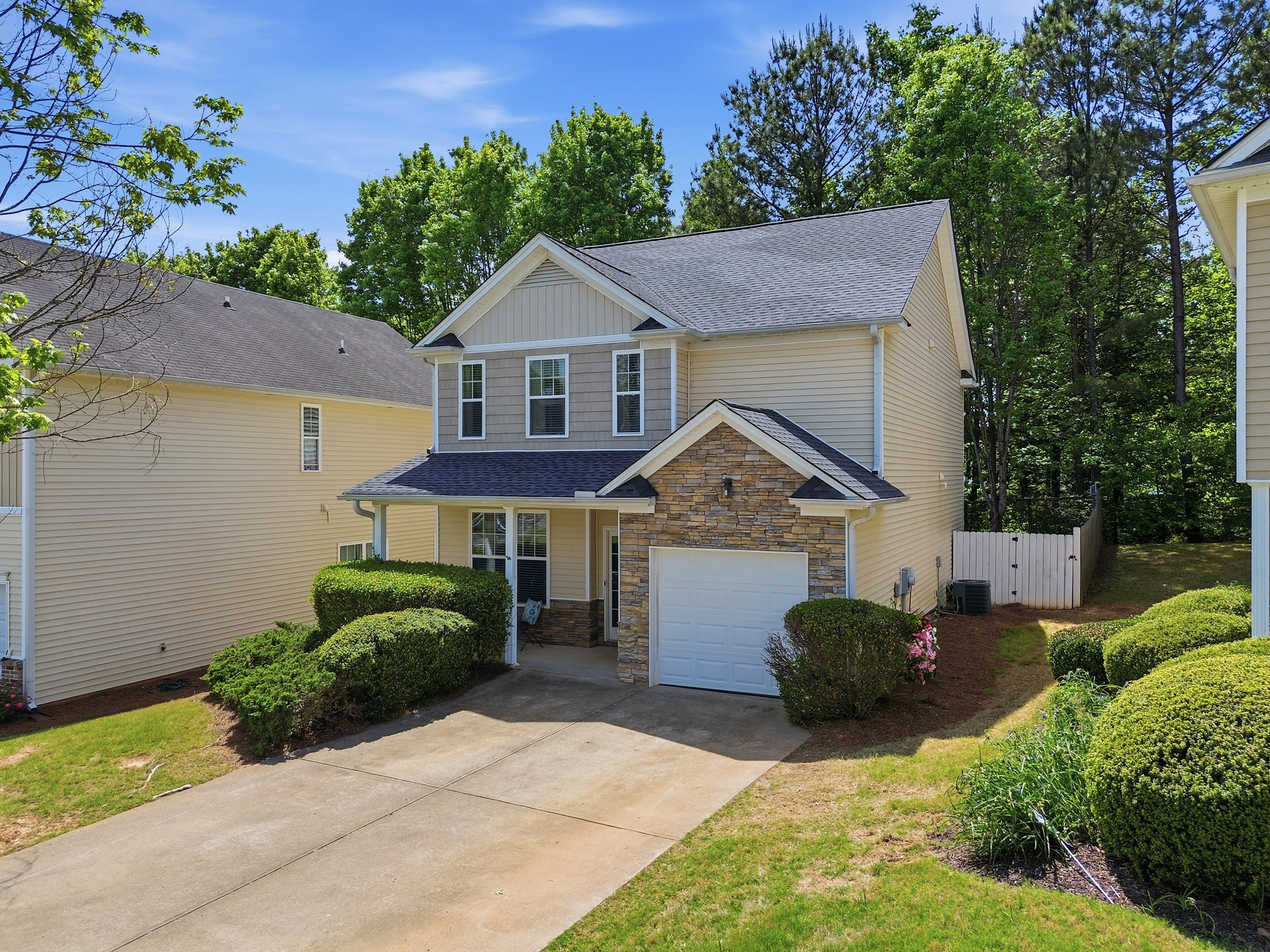  Located in the Sought-After and Low-Maintenance Enclave at Holly Mill Community - 物件實景