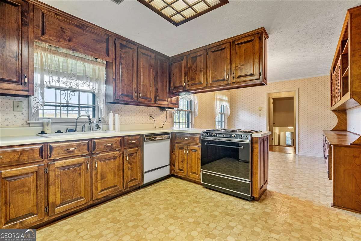 Athens, Georgia, 30607, United States, 4 Bedrooms Bedrooms, ,2 BathroomsBathrooms,Residential,For Sale,1875315