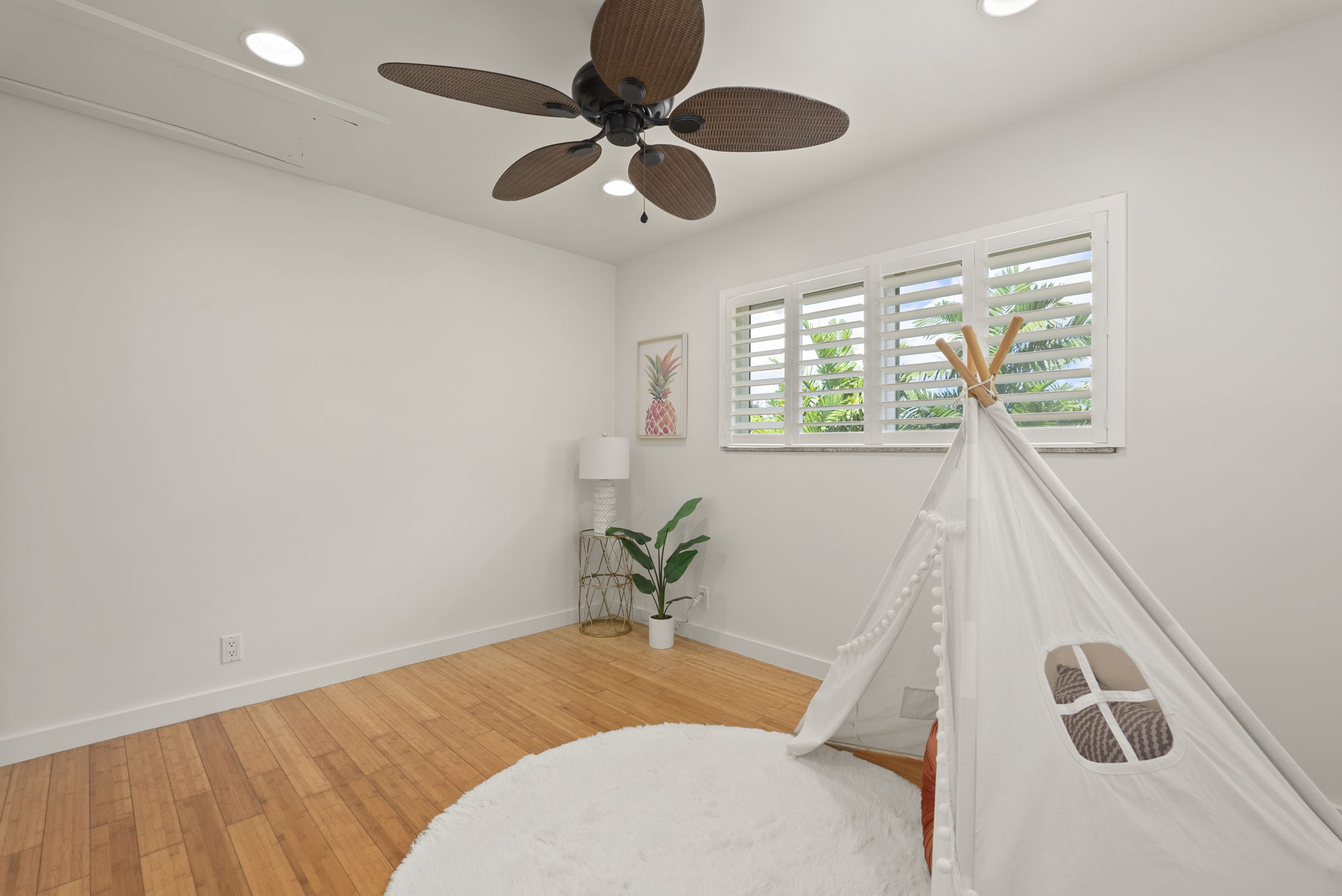 Kailua, Hawaii, 96734, United States, 6 Bedrooms Bedrooms, ,4 BathroomsBathrooms,Residential,For Sale,1981977