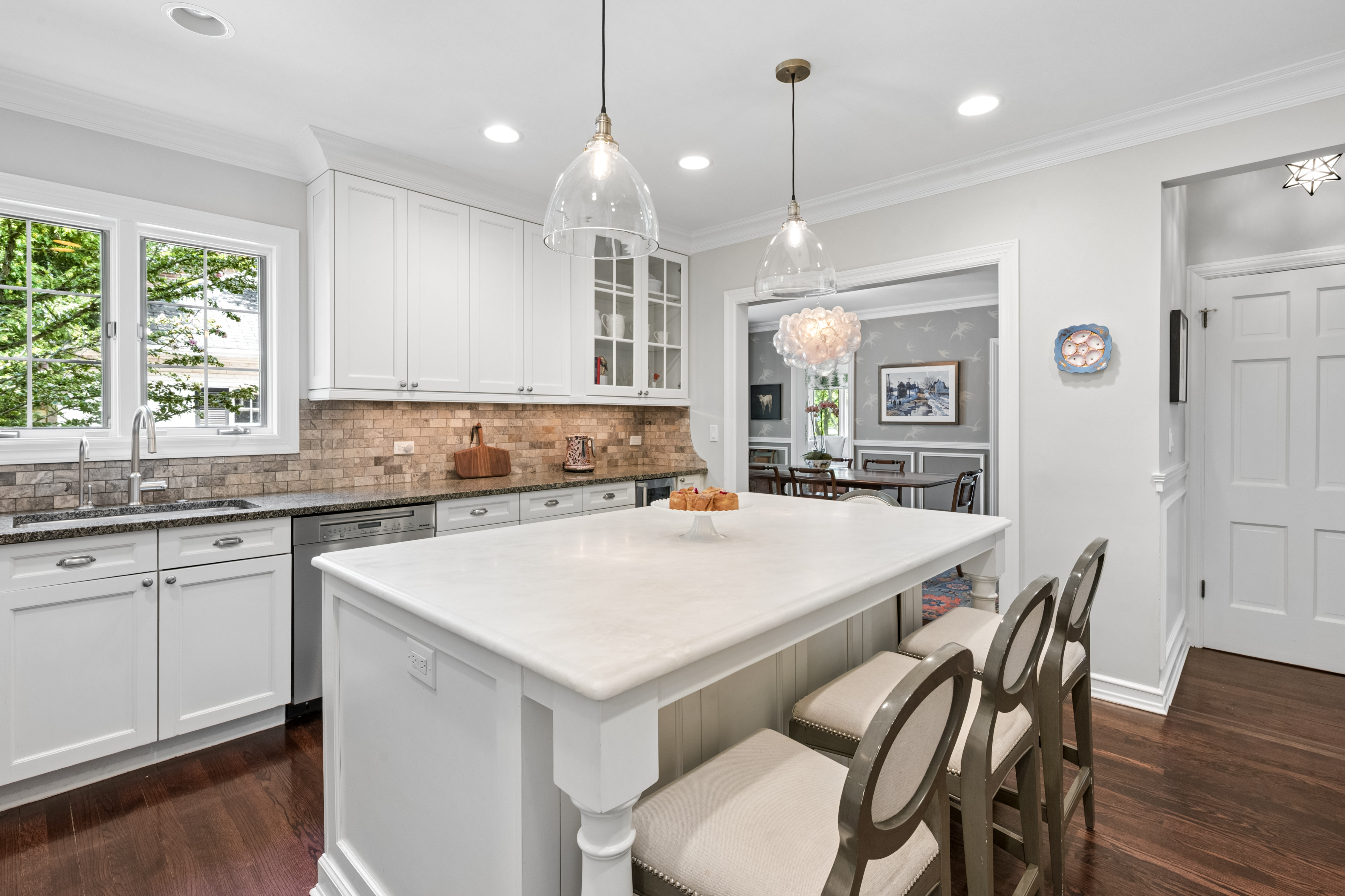  Rare, Fully Renovated, Updated Home Offering Move-In-Ready Luxury - 物件實景