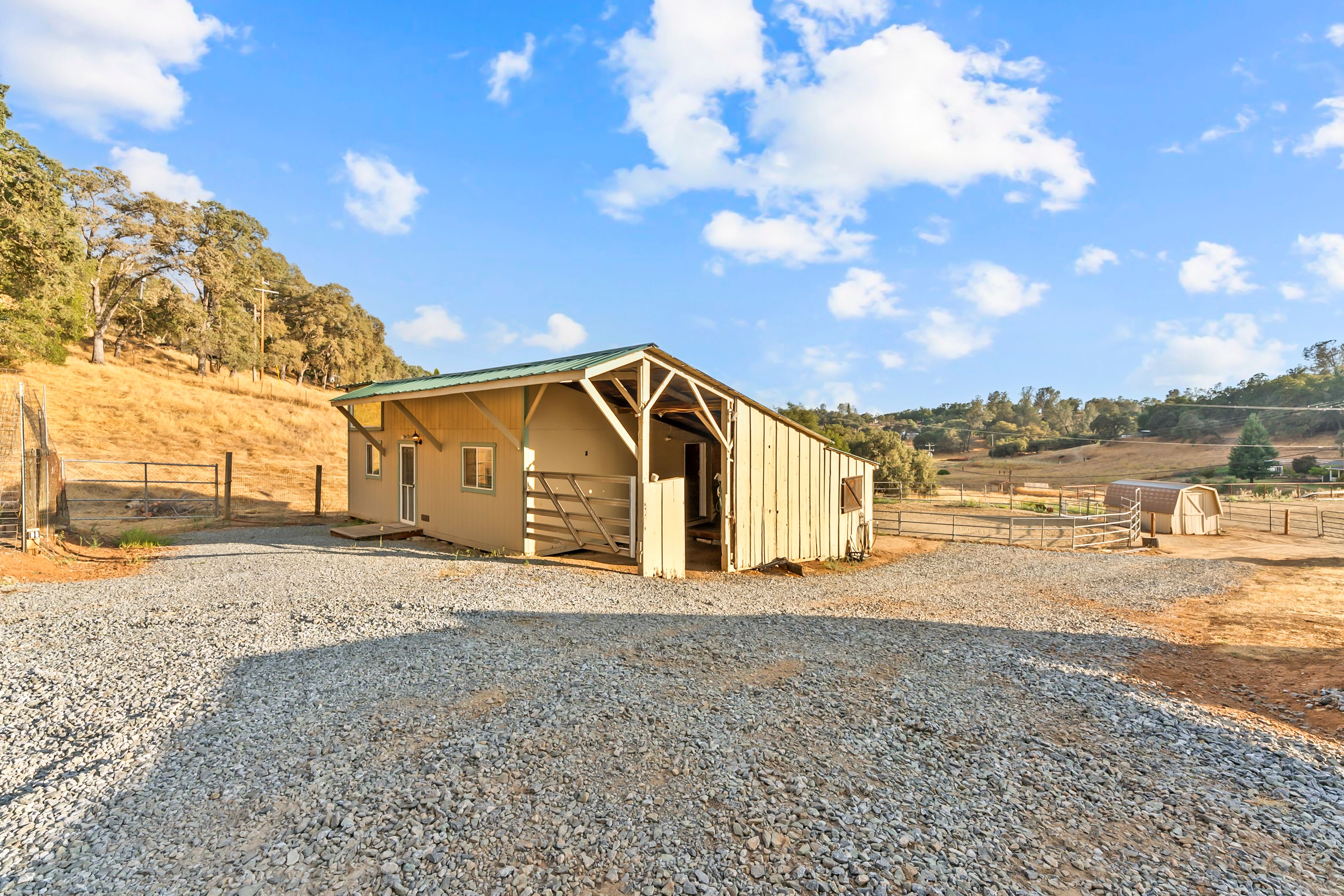  California Equestrian Property with ADU, Horse Arena & Pool - 物件實景