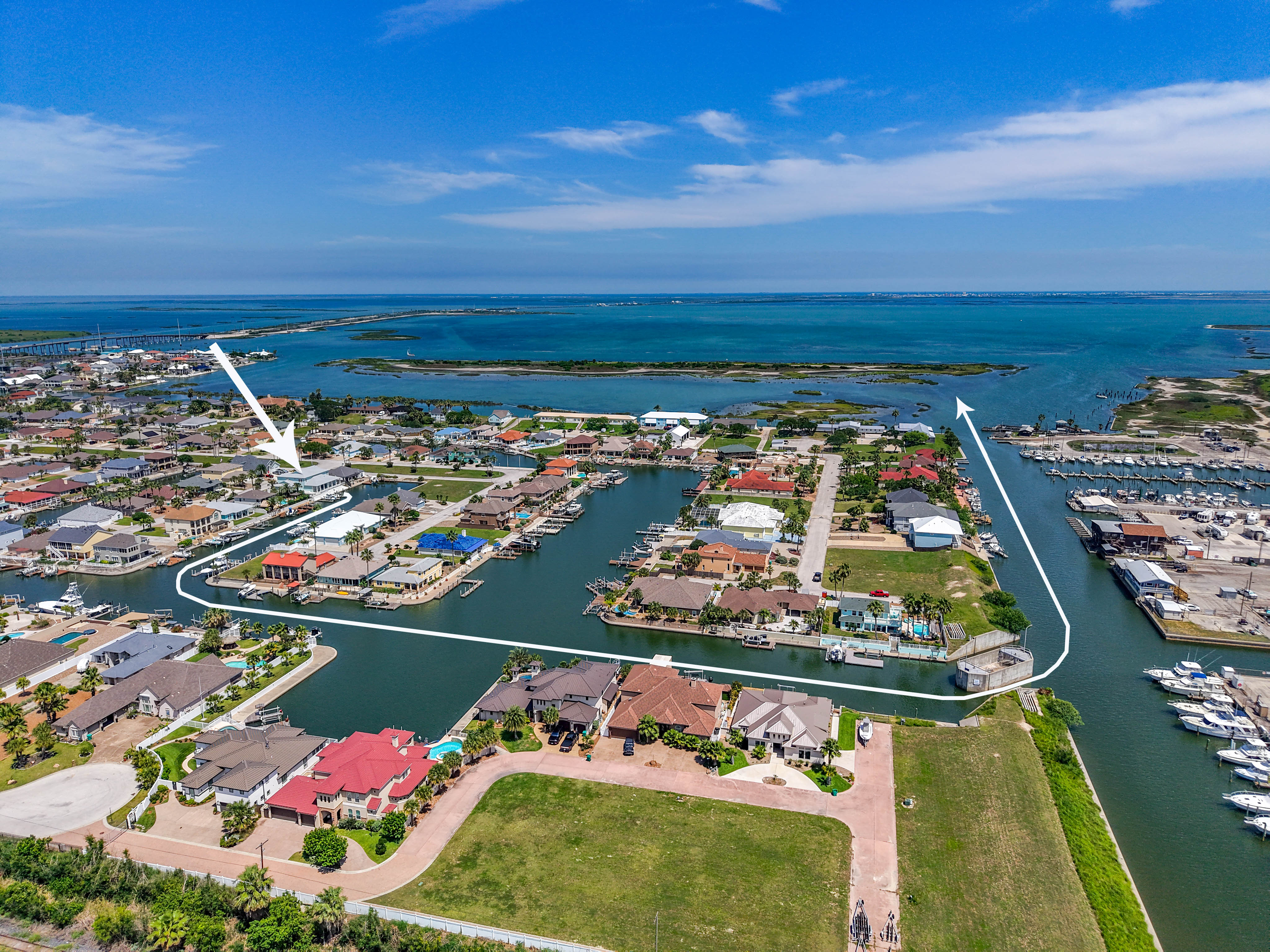  Spacious and Serene Canal-Front Living - 物件實景