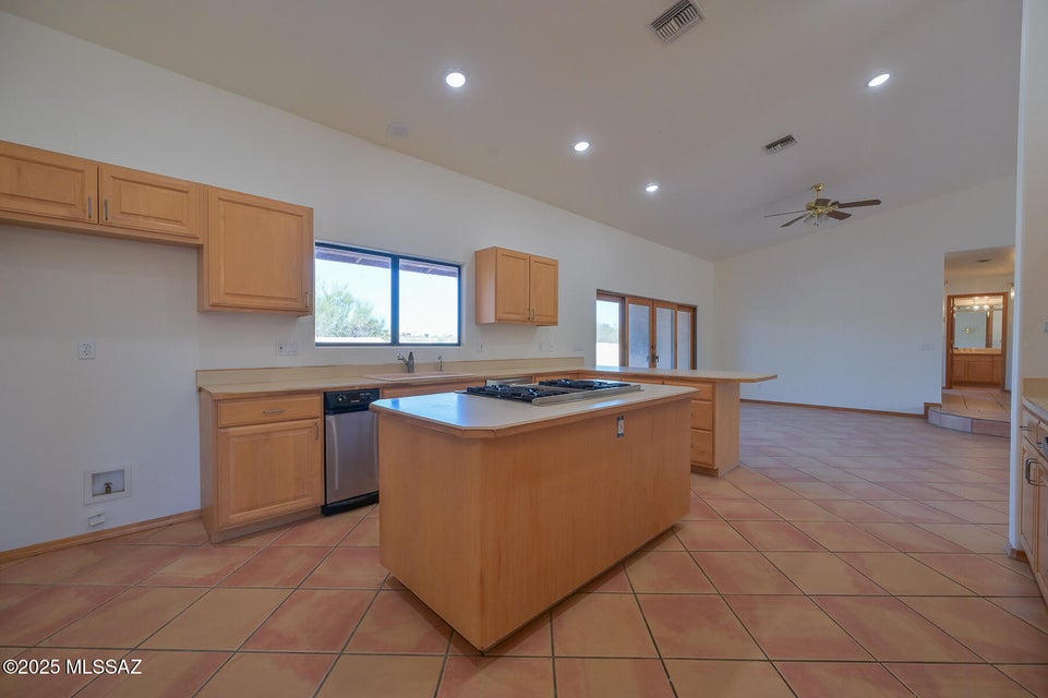 Tucson, Arizona, 85747, United States, 4 Bedrooms Bedrooms, ,4 BathroomsBathrooms,Residential,For Sale,1978909