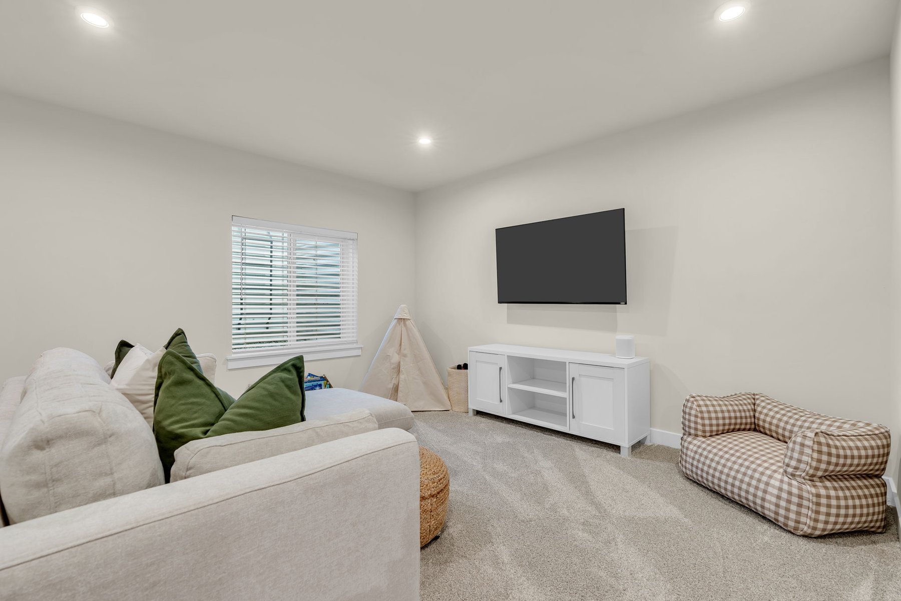  Newer Construction Home with Sophisticated Designer Upgrades - 物件實景