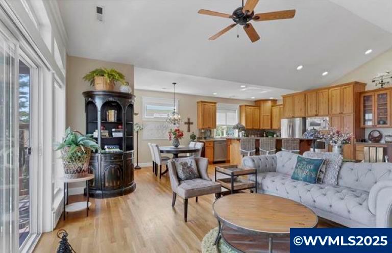 Salem, Oregon, 97306, United States, 4 Bedrooms Bedrooms, ,3 BathroomsBathrooms,Residential,For Sale,1989443